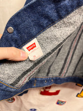 Load image into Gallery viewer, Vintages Levi's 70506-0316 USA Blanket Lined Denim Trucker Jacket: 36 Small
