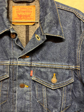 Load image into Gallery viewer, Vintages Levi's 70506-0316 USA Blanket Lined Denim Trucker Jacket: 36 Small
