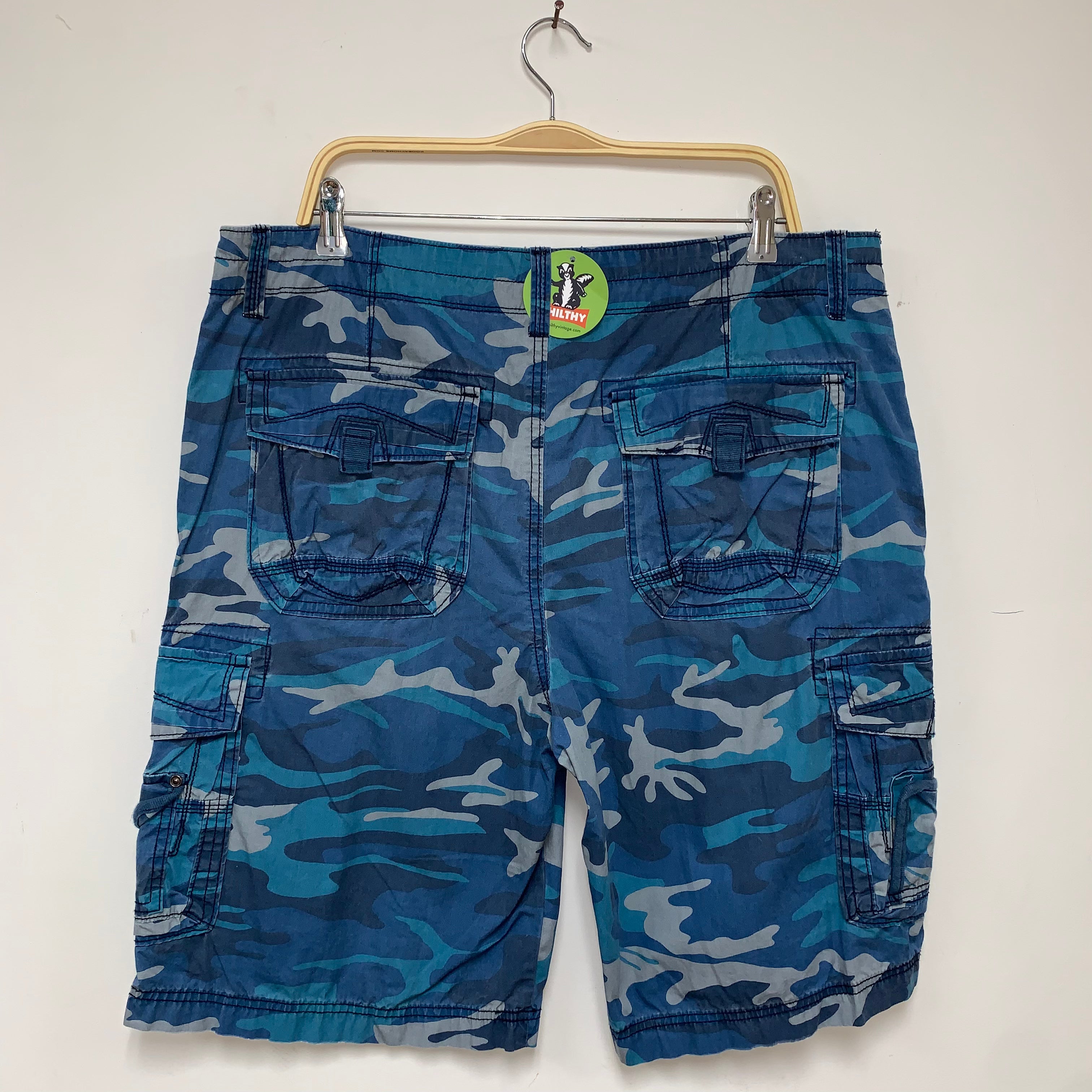 Vtg Blue Camo Y2K Baggy Cargo Shorts: 38"