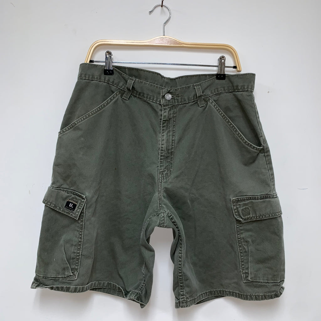 Vintage Levi's Y2K Olive Green Cargo Shorts: 34"
