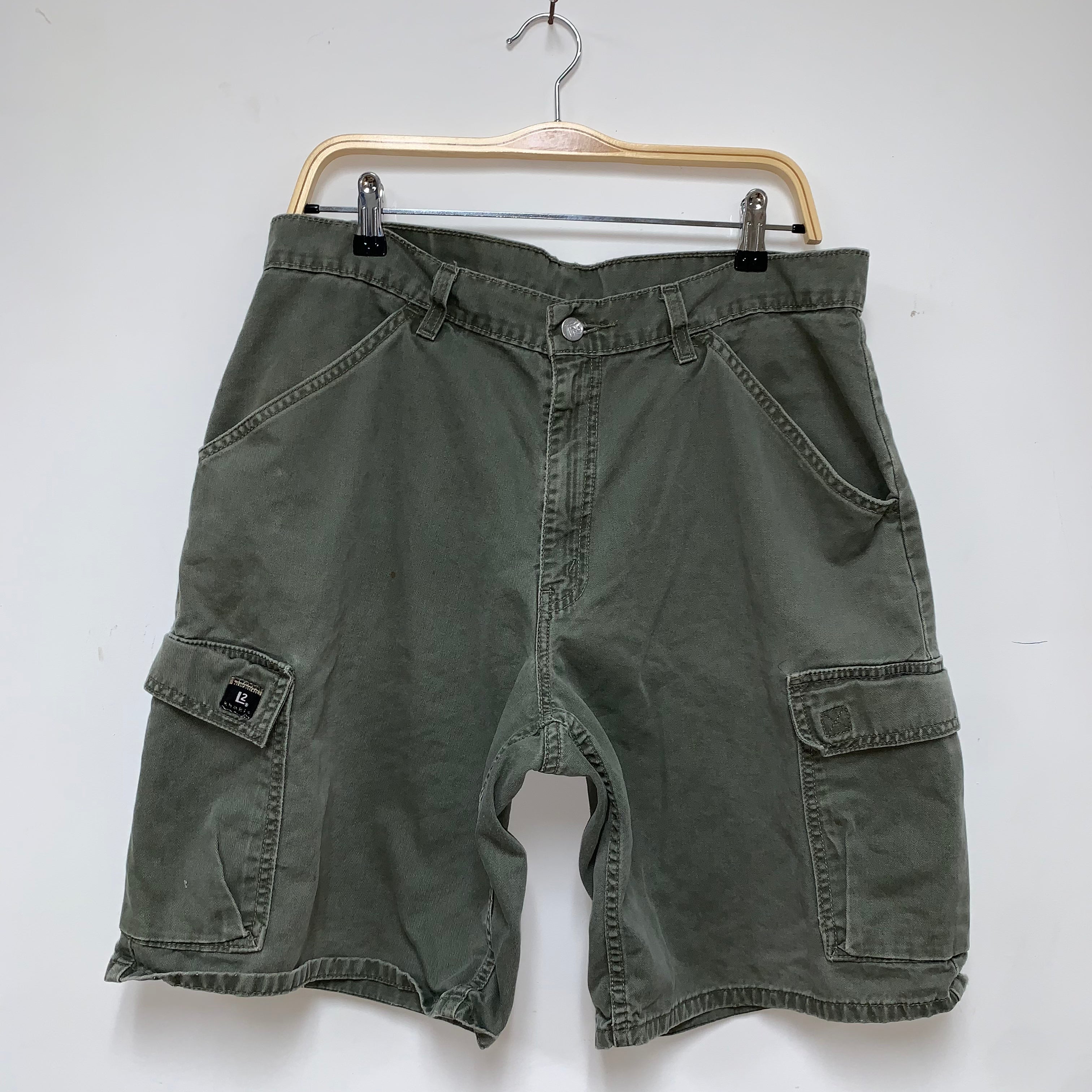 Vintage Levi's Y2K Olive Green Cargo Shorts: 34"