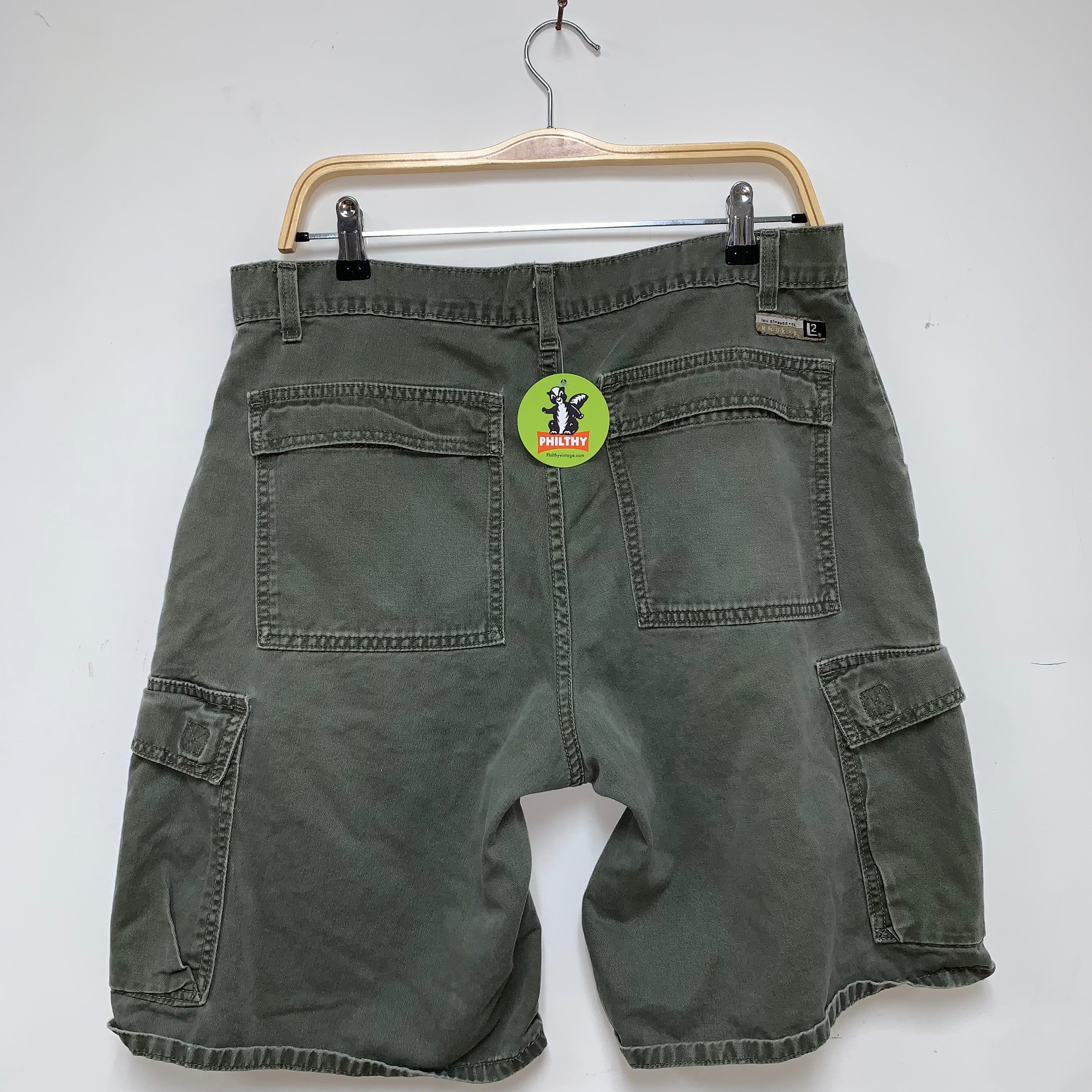 Vintage Levi's Y2K Olive Green Cargo Shorts: 34"