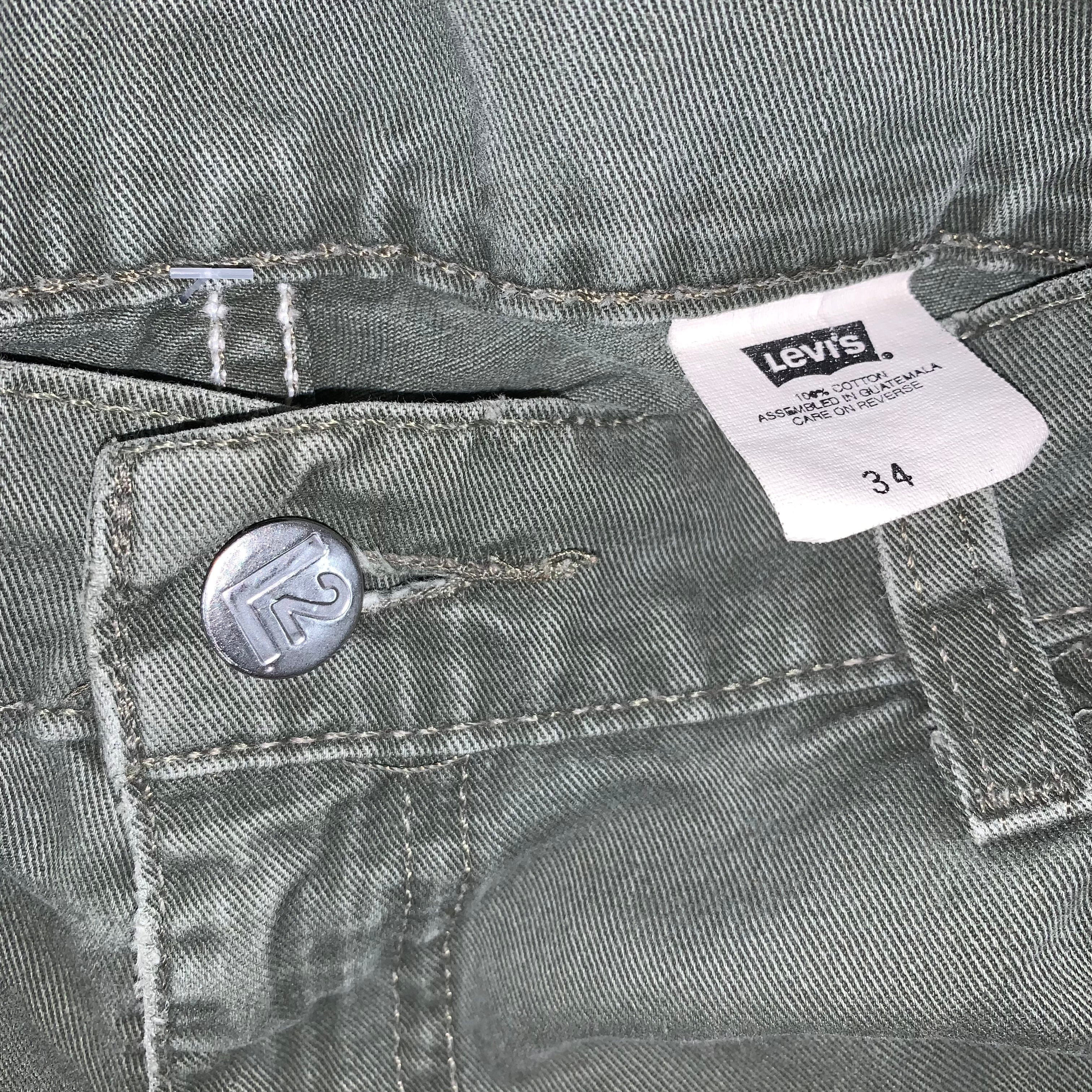 Vintage Levi's Y2K Olive Green Cargo Shorts: 34"
