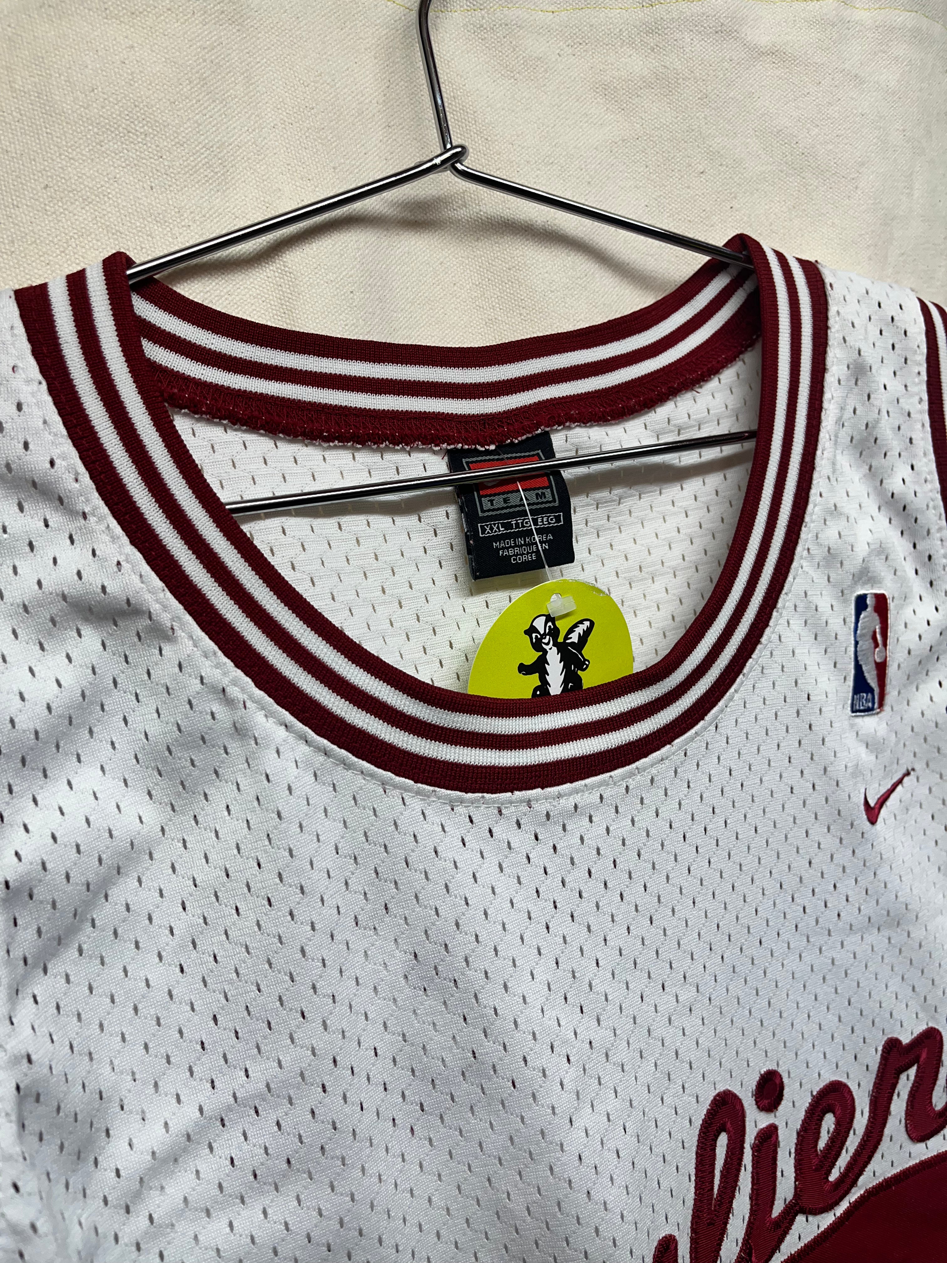 Vintage Nike Cleveland Cavaliers Lebron James Jersey