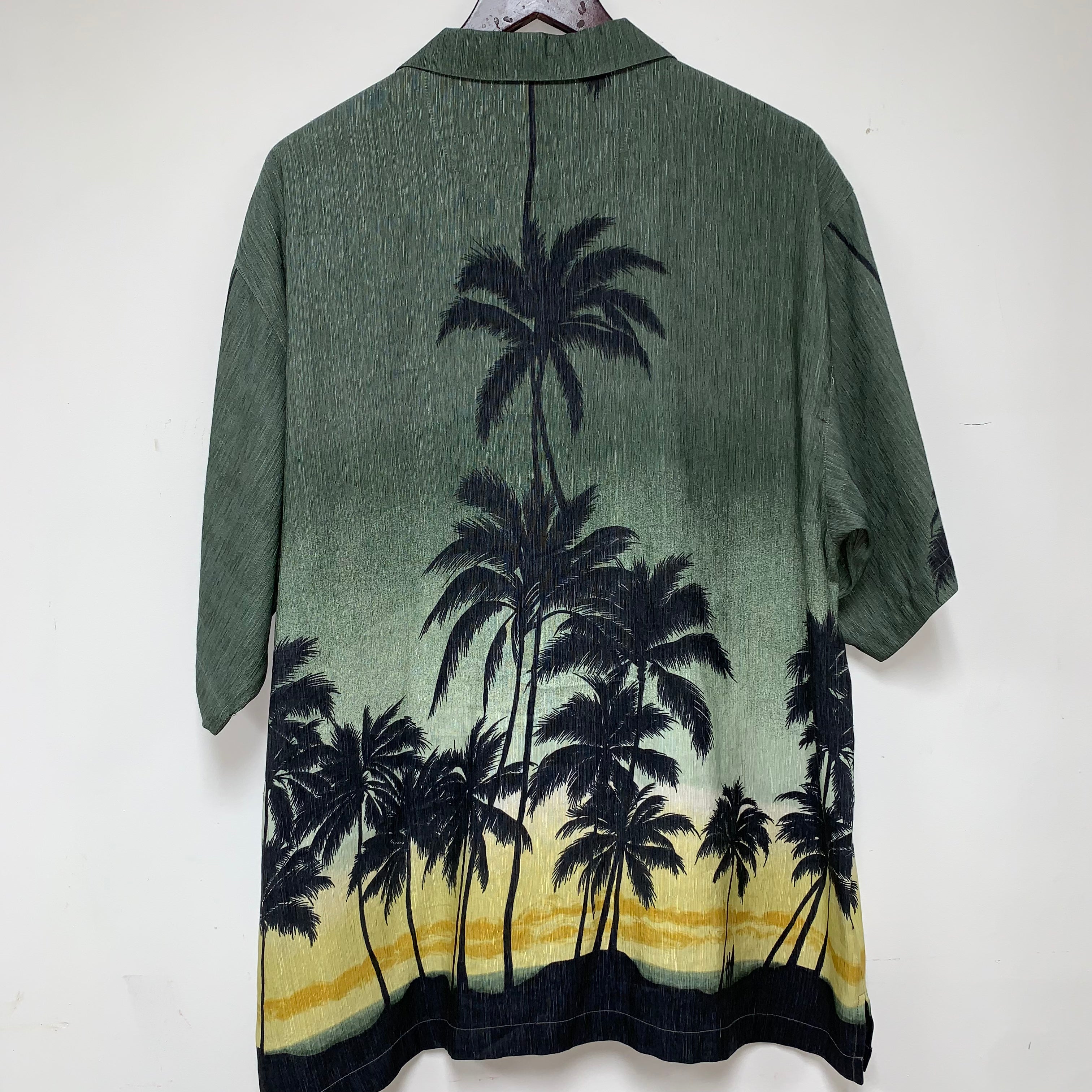 Vintage Tommy Bahama Palm Trees Hawaiian Silk Linen Button Up Shirt: Large