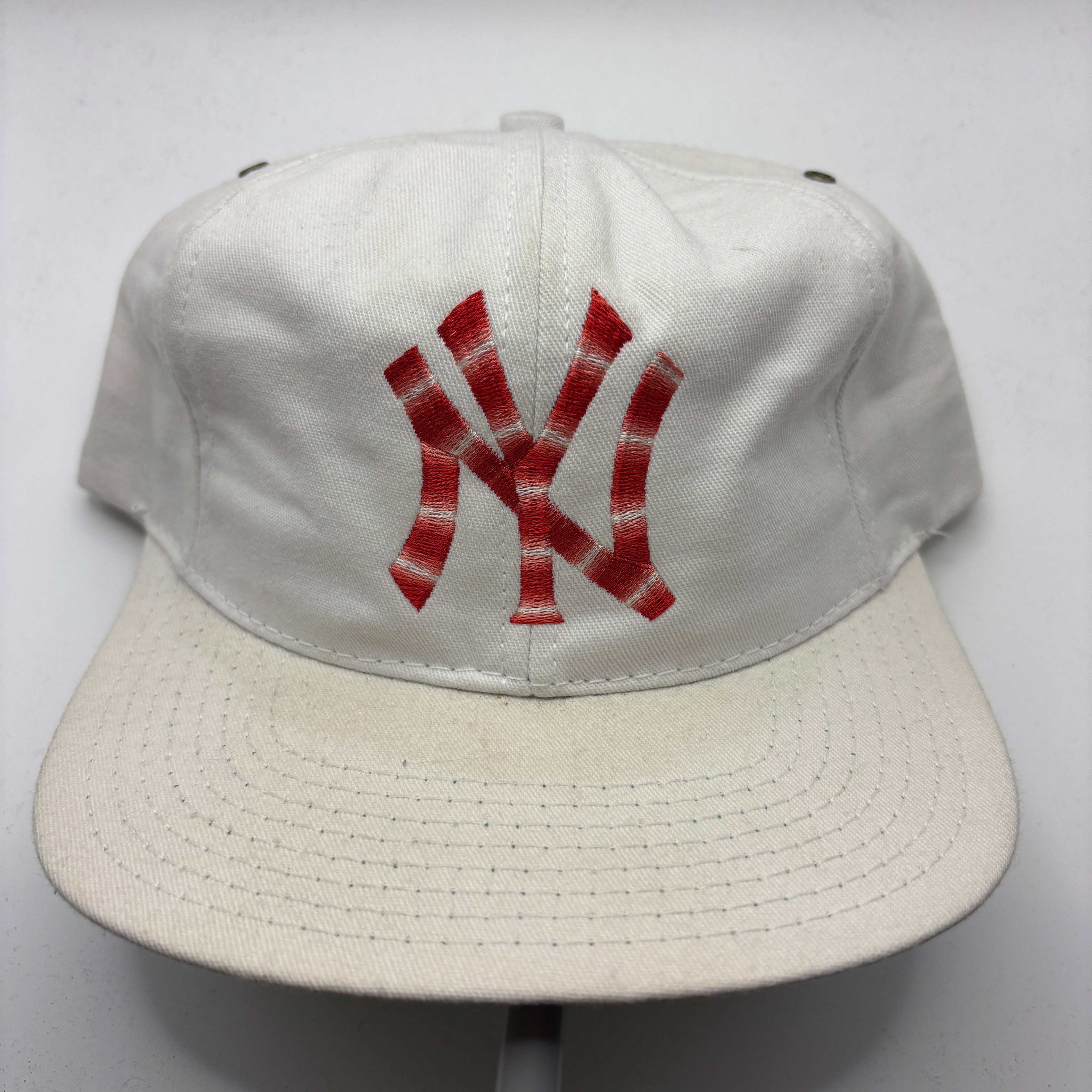 Vintage New York Yankees NY Gradient Red White Snapback Hat
