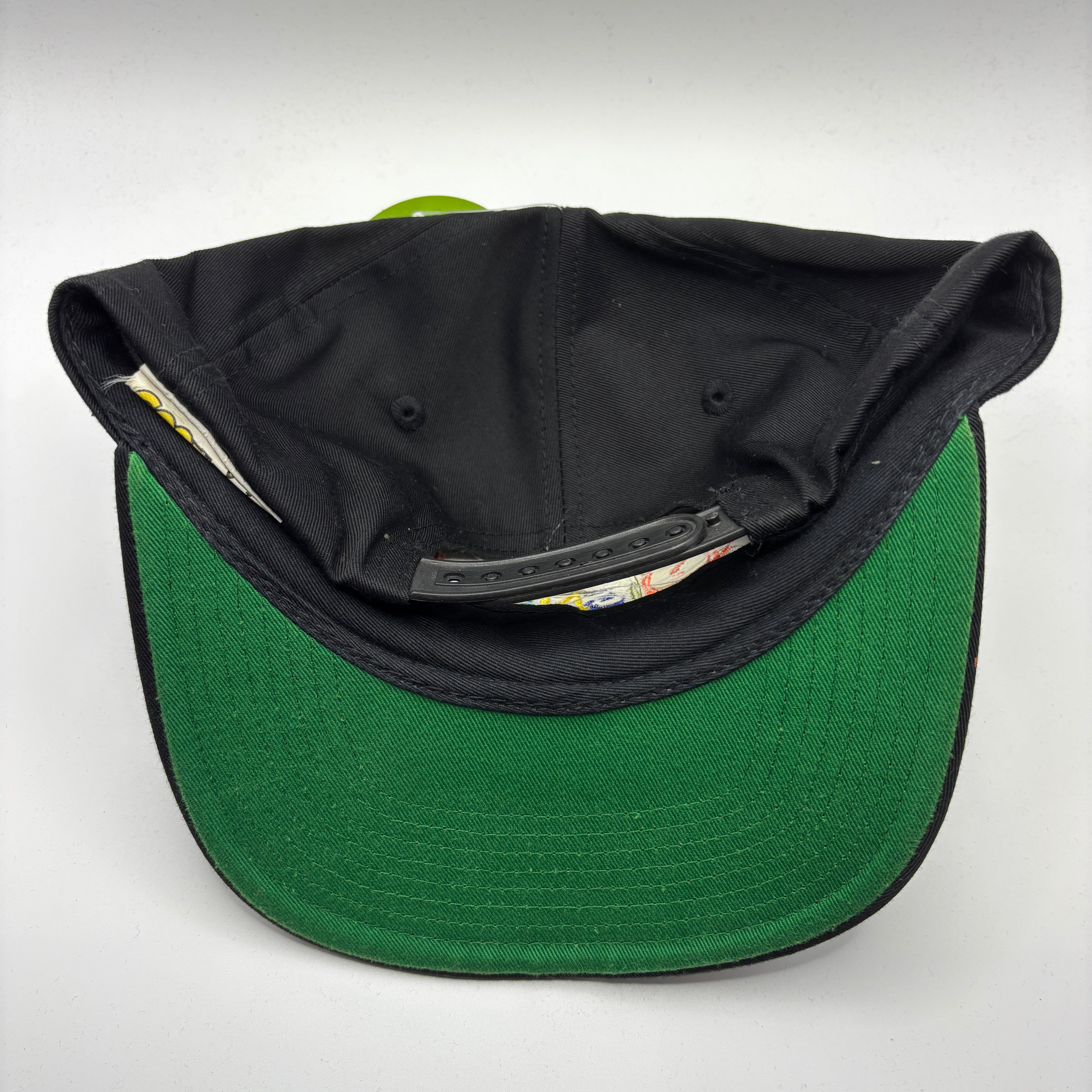 Vintage Walt Disney World Black Goofy Embroidered Spellout Snapback Hat