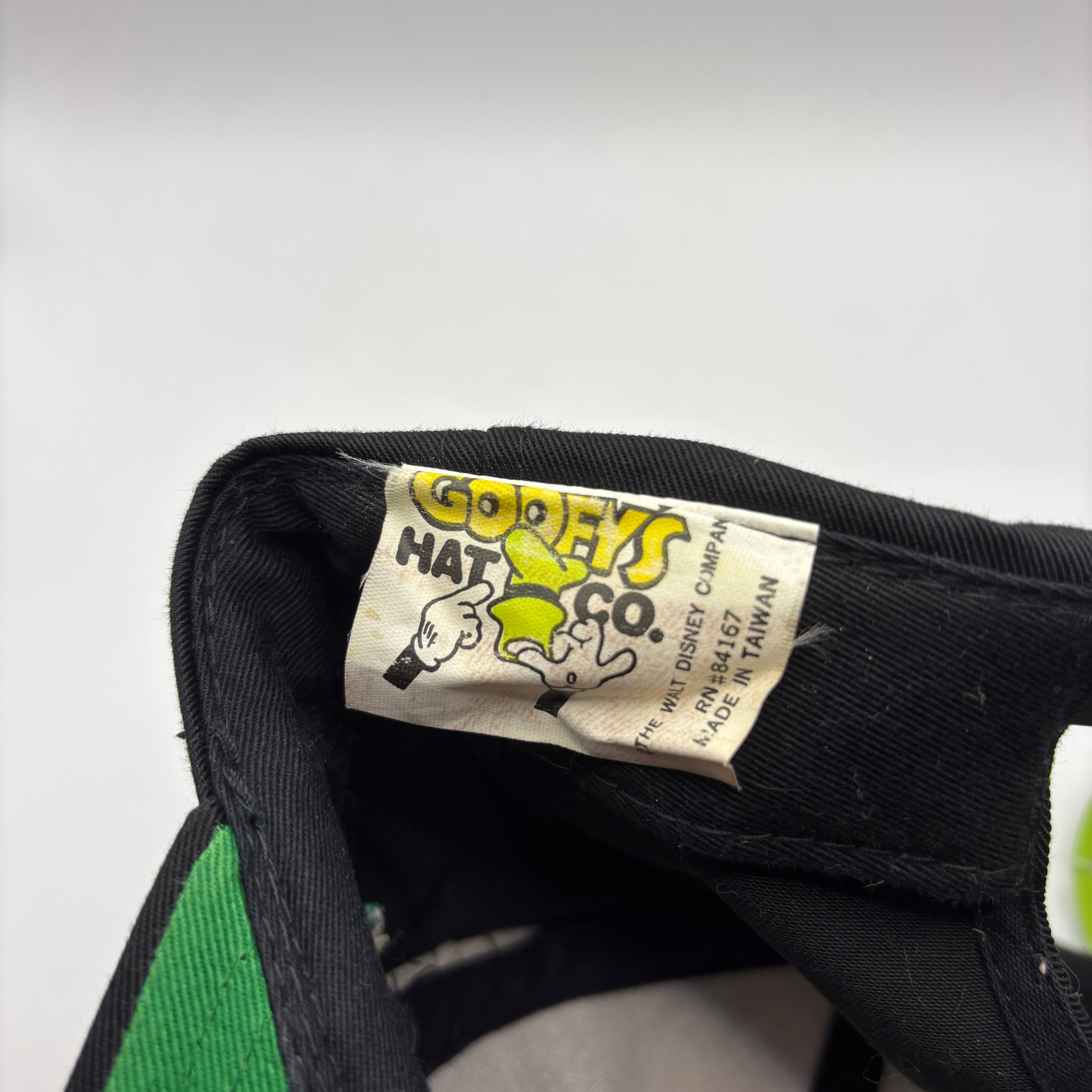 Vintage Walt Disney World Black Goofy Embroidered Spellout Snapback Hat