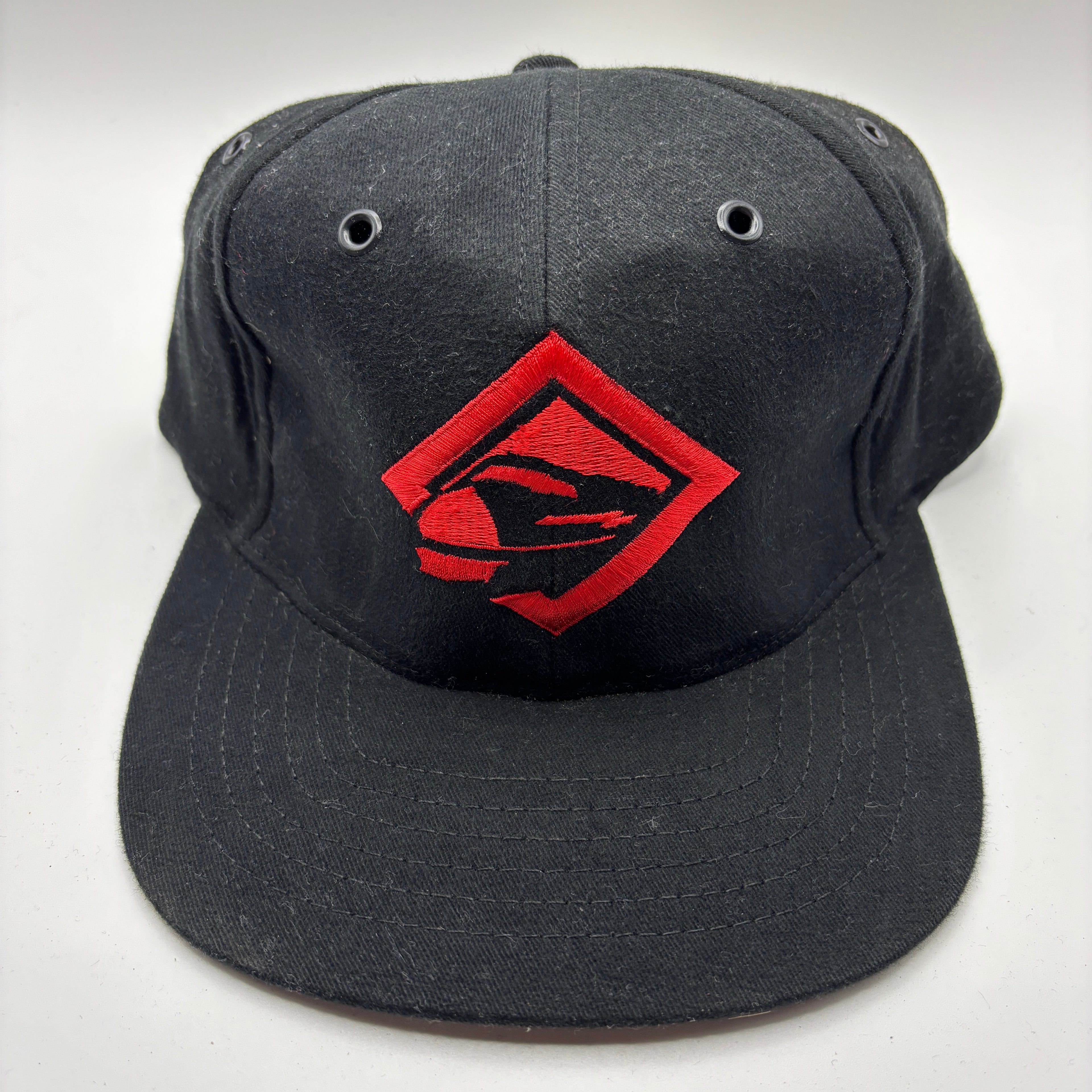 Vintage Marlboro Unlimited Gear Cigarettes NWT Black Strapback Hat