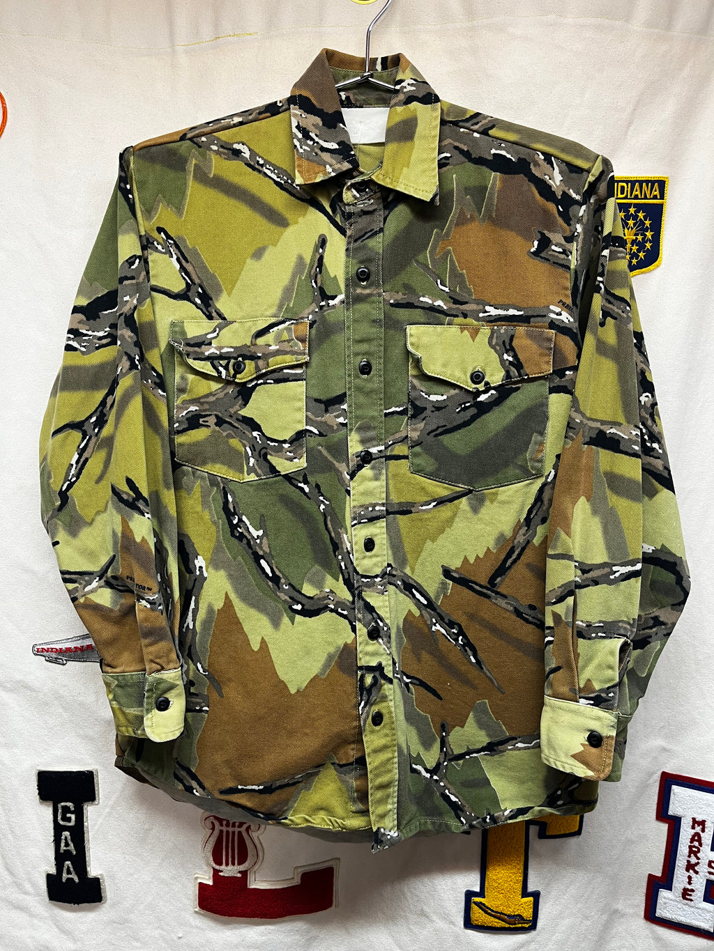 Vintage Predator Camouflage Hunting Button Up Shirt: Small