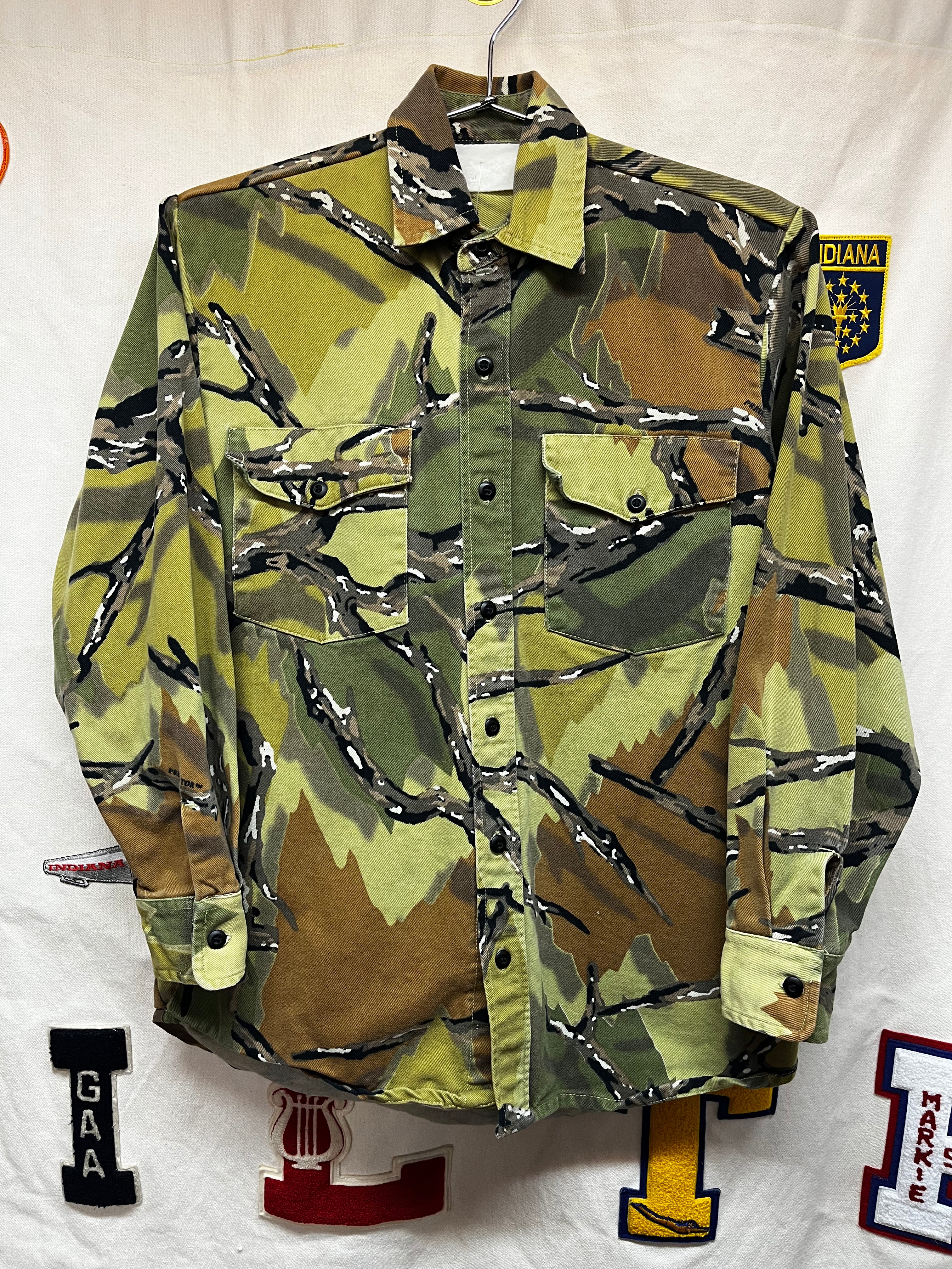 Vintage Predator Camouflage Hunting Button Up Shirt: Small