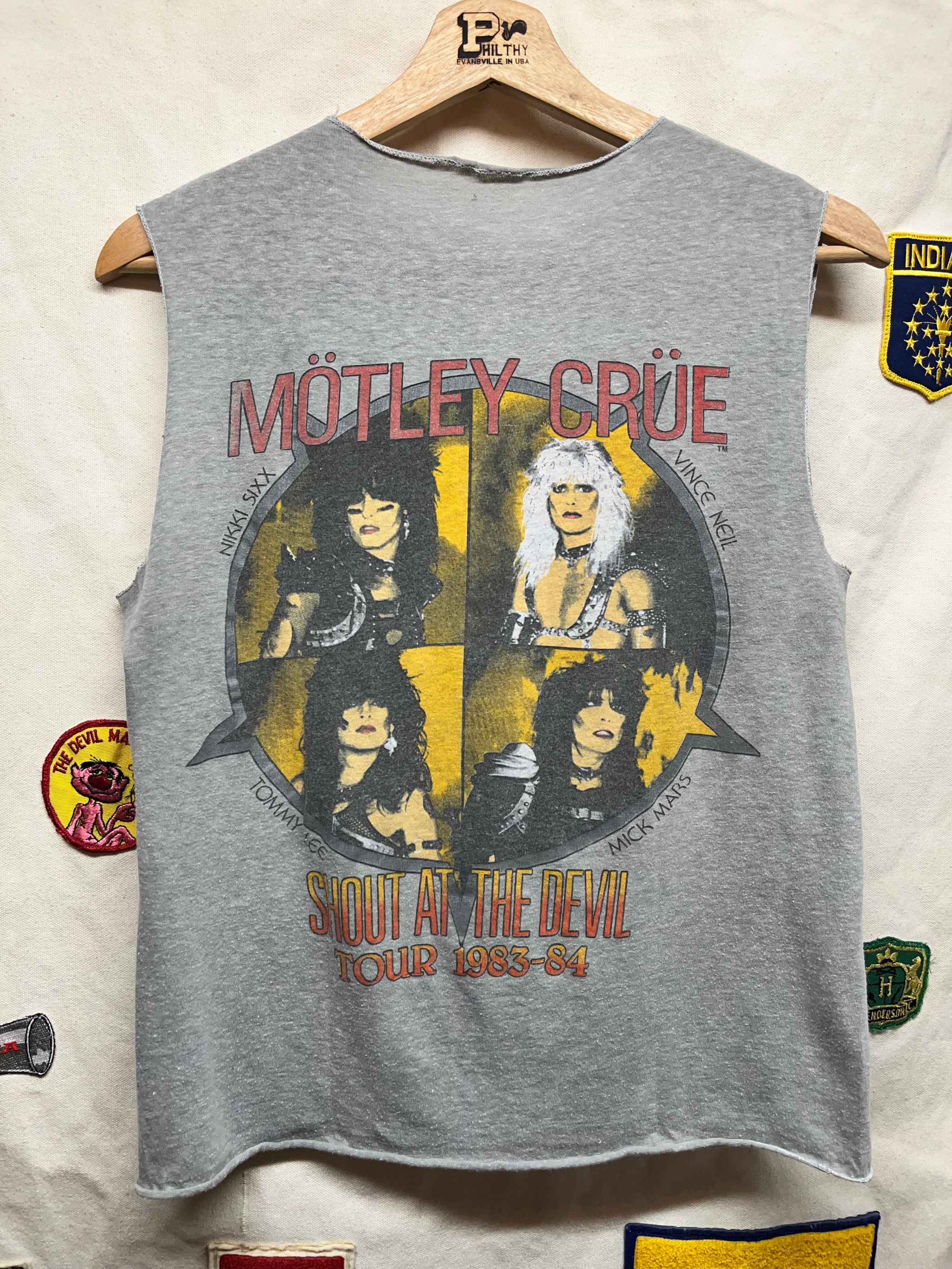 Vtg Motley Crue Shout at the Devil Pentagram 1983-1984 Gray