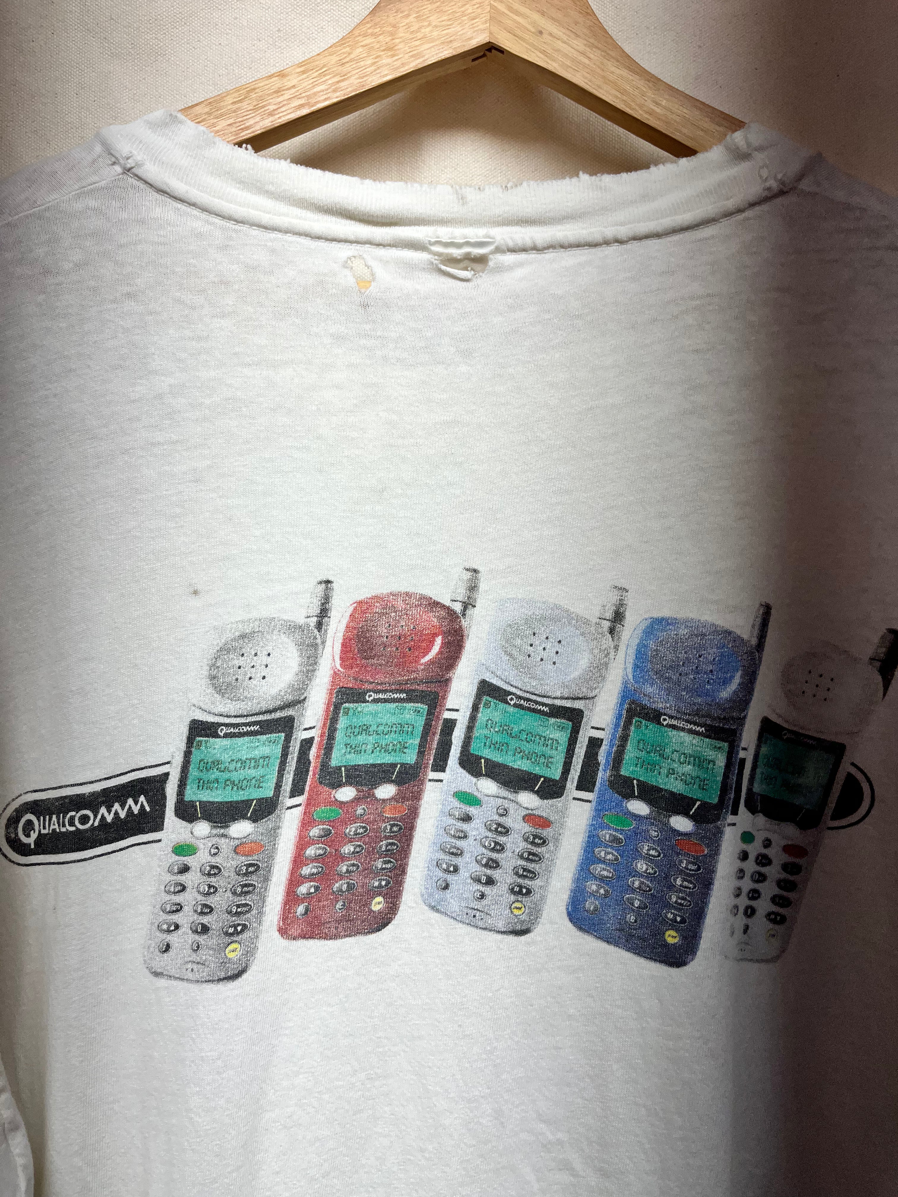 Vintage Qualcomm 90's Tech Cell Phone Cellular Distressed T-Shirt: XL