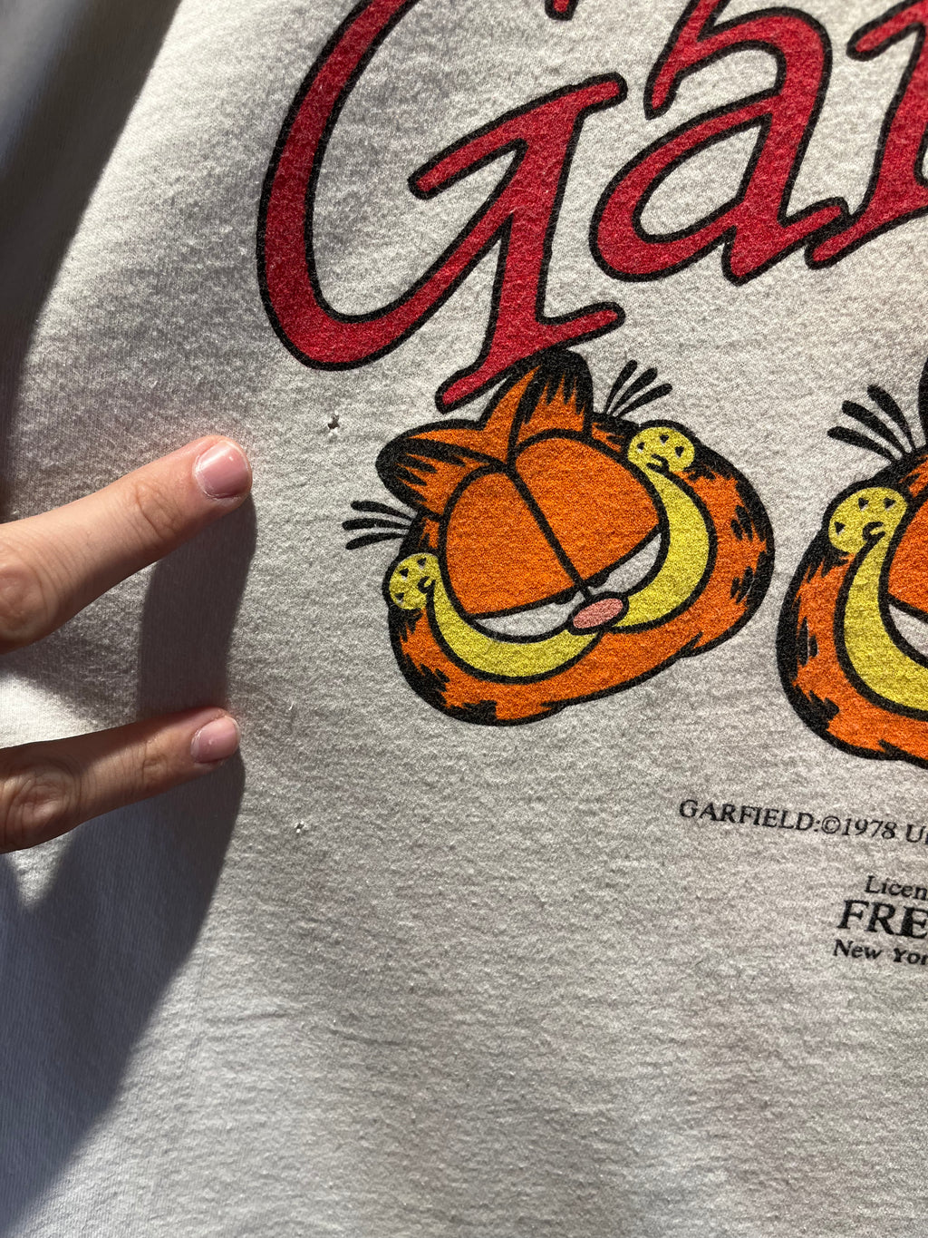 Vintage Garfield Cat FREZZE Comic All Over Print T-Shirt: XL