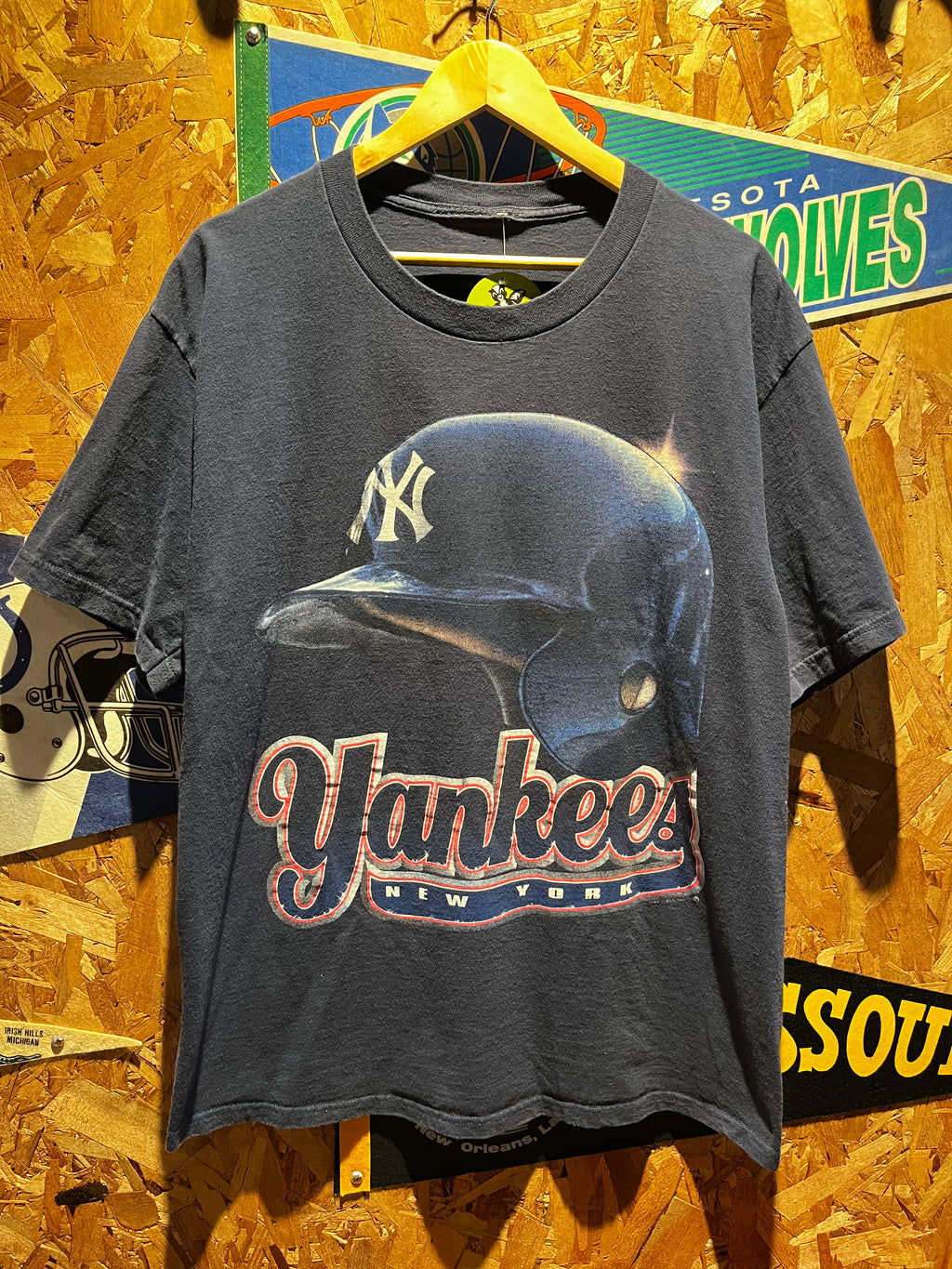 Vintage New York Yankees Helmet Nutmeg 1996 Navy NY MLB T-Shirt: XL