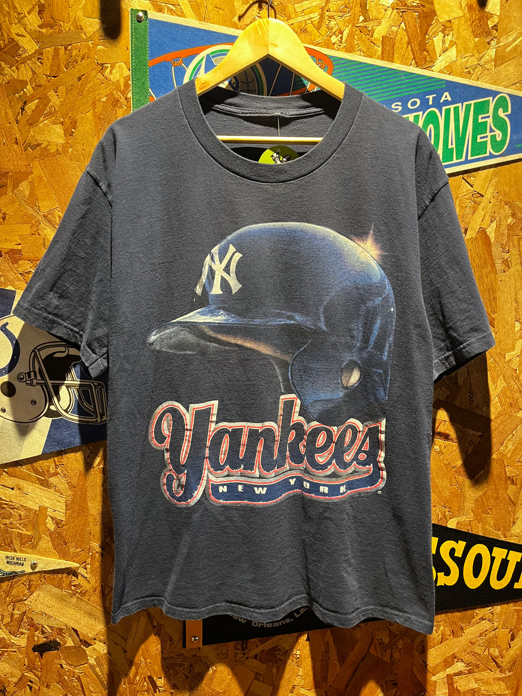 Vintage New York Yankees Helmet Nutmeg 1996 Navy NY MLB T-Shirt: XL