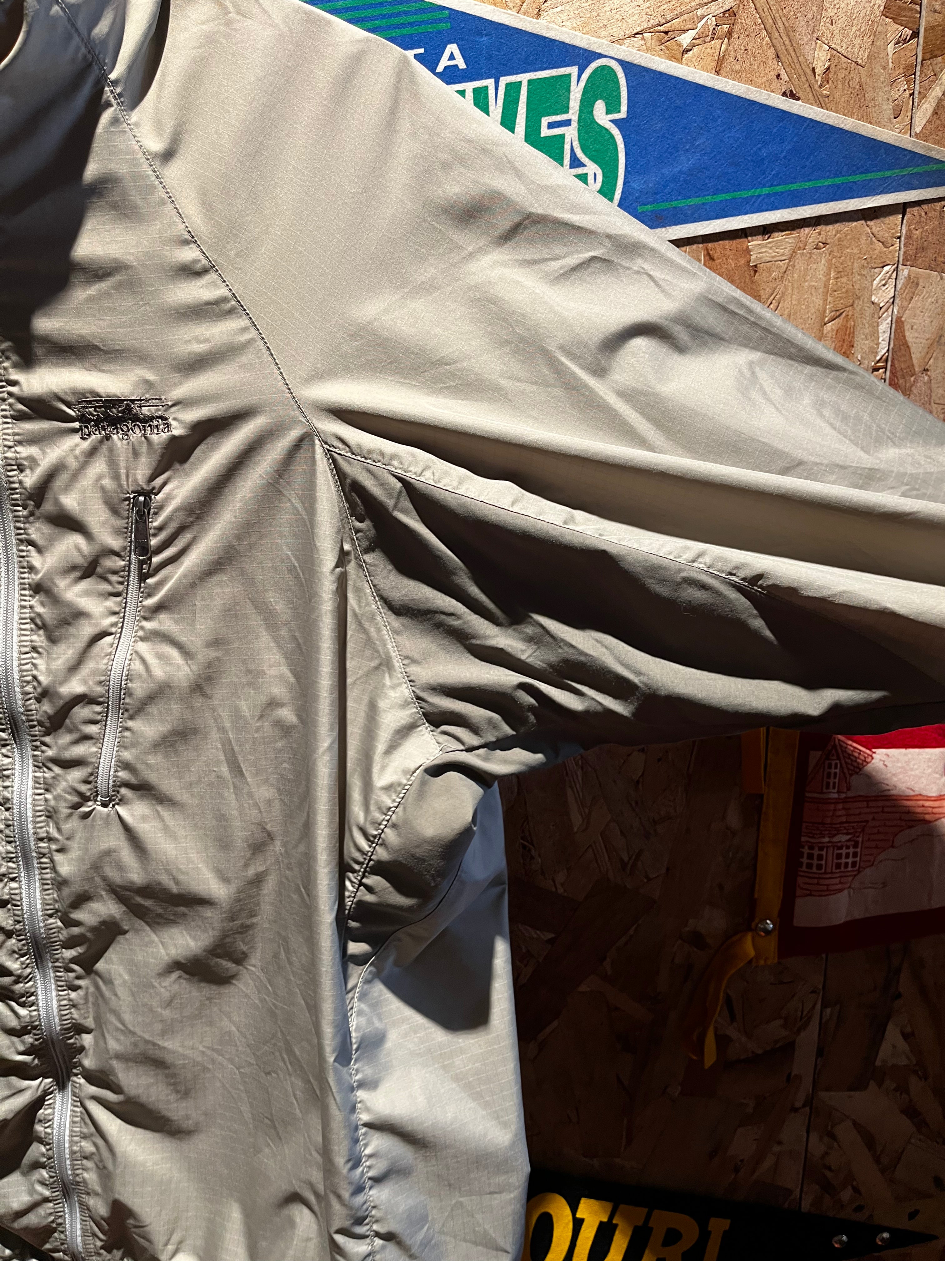 Patagonia Tan Windbreaker Lightweight Ripstop Jacket: XL