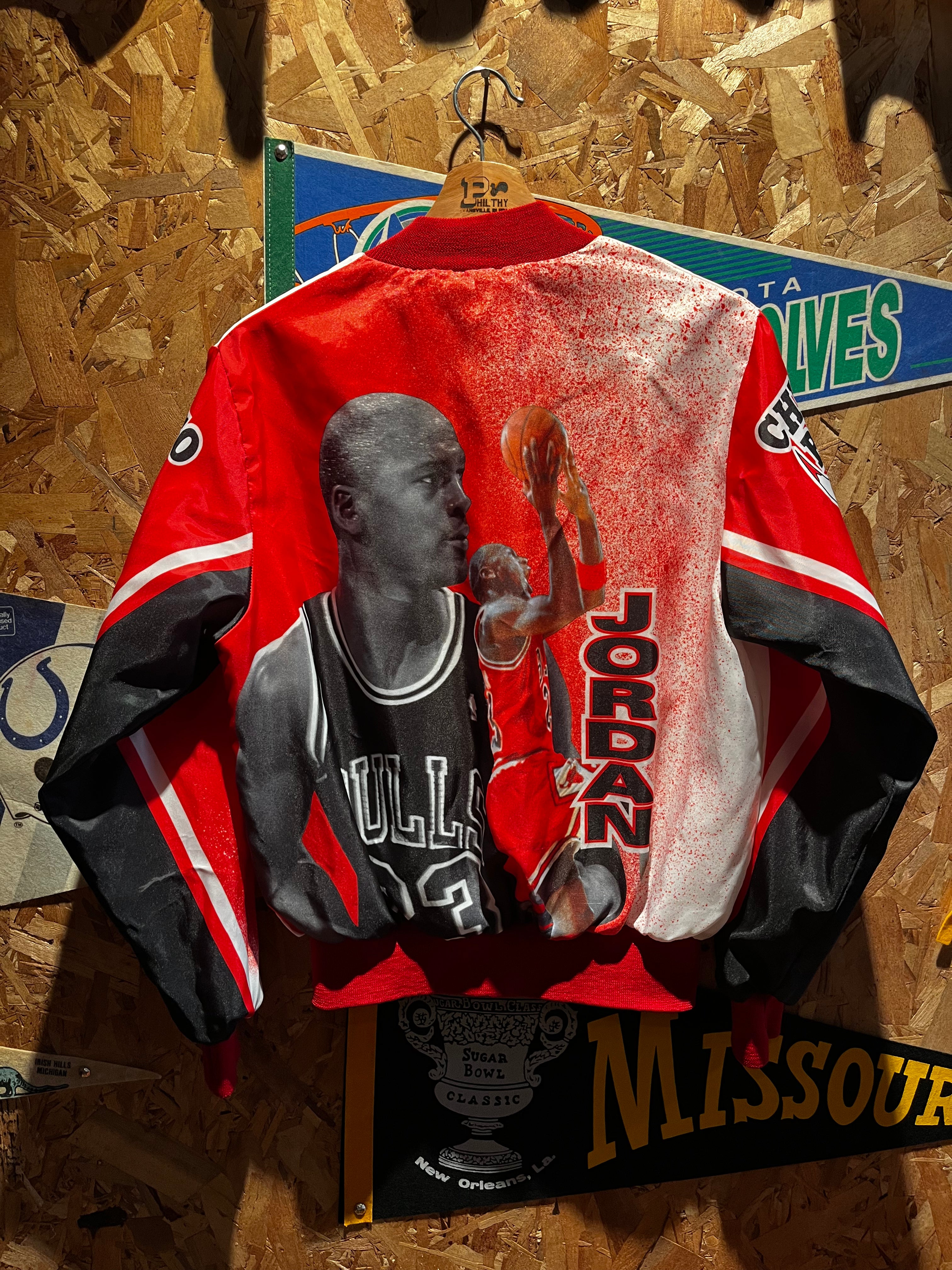 Vintage Michael Jordan Chicago Bulls NBA 90s Chalkline Fanimation Bomber Jacket: Youth XL 18-20