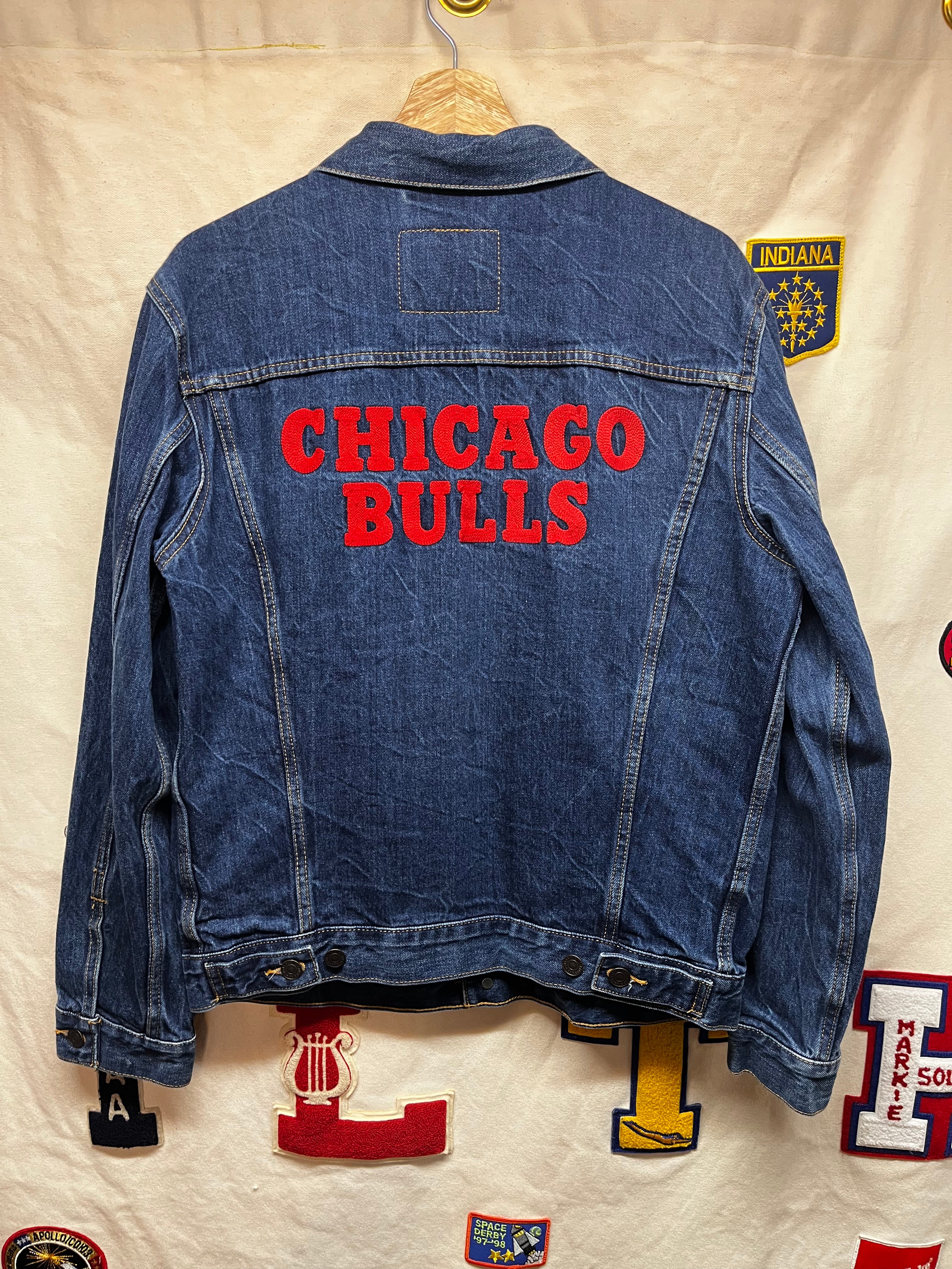 Chicago Bulls Levi's NBA Denim Trucker Jacket: Large