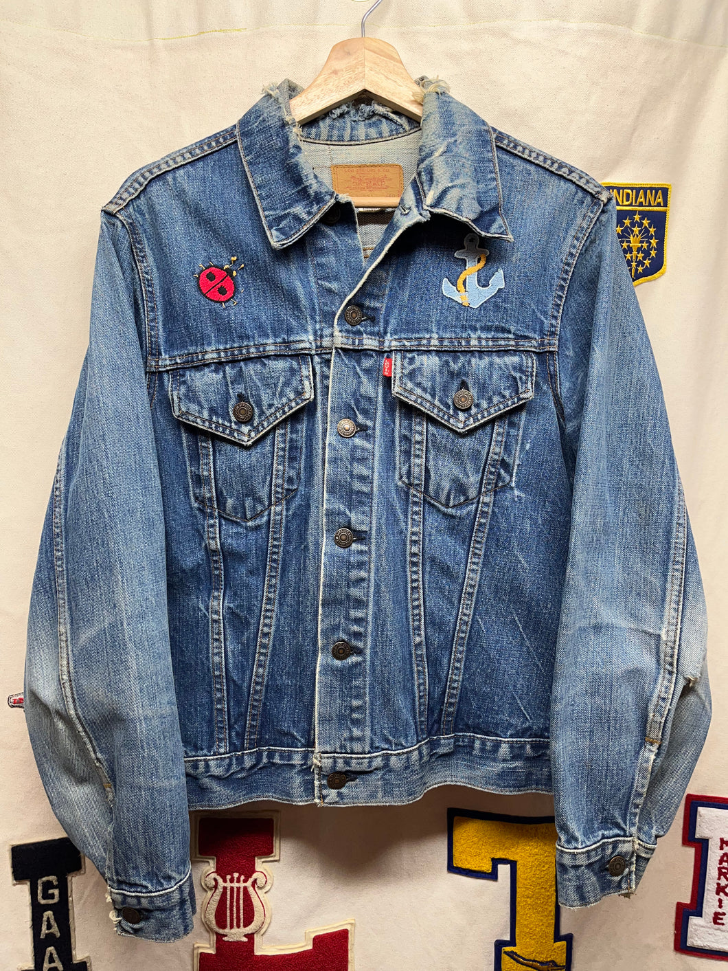 Vintage Levi's Embroidered Distressed 1970's Trucker Jacket: Small/Medium 40