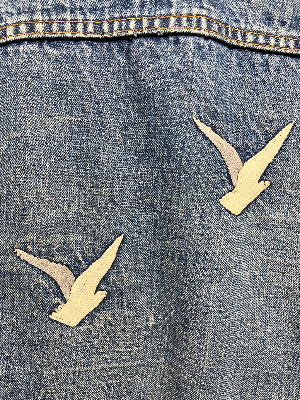 Vintage Levi's Embroidered Distressed 1970's Trucker Jacket: Small/Medium 40