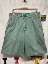 Load image into Gallery viewer, Vintage Levi&#39;s Silvertab Green Carpenter Shorts: 32
