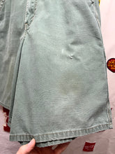 Load image into Gallery viewer, Vintage Levi&#39;s Silvertab Green Carpenter Shorts: 32
