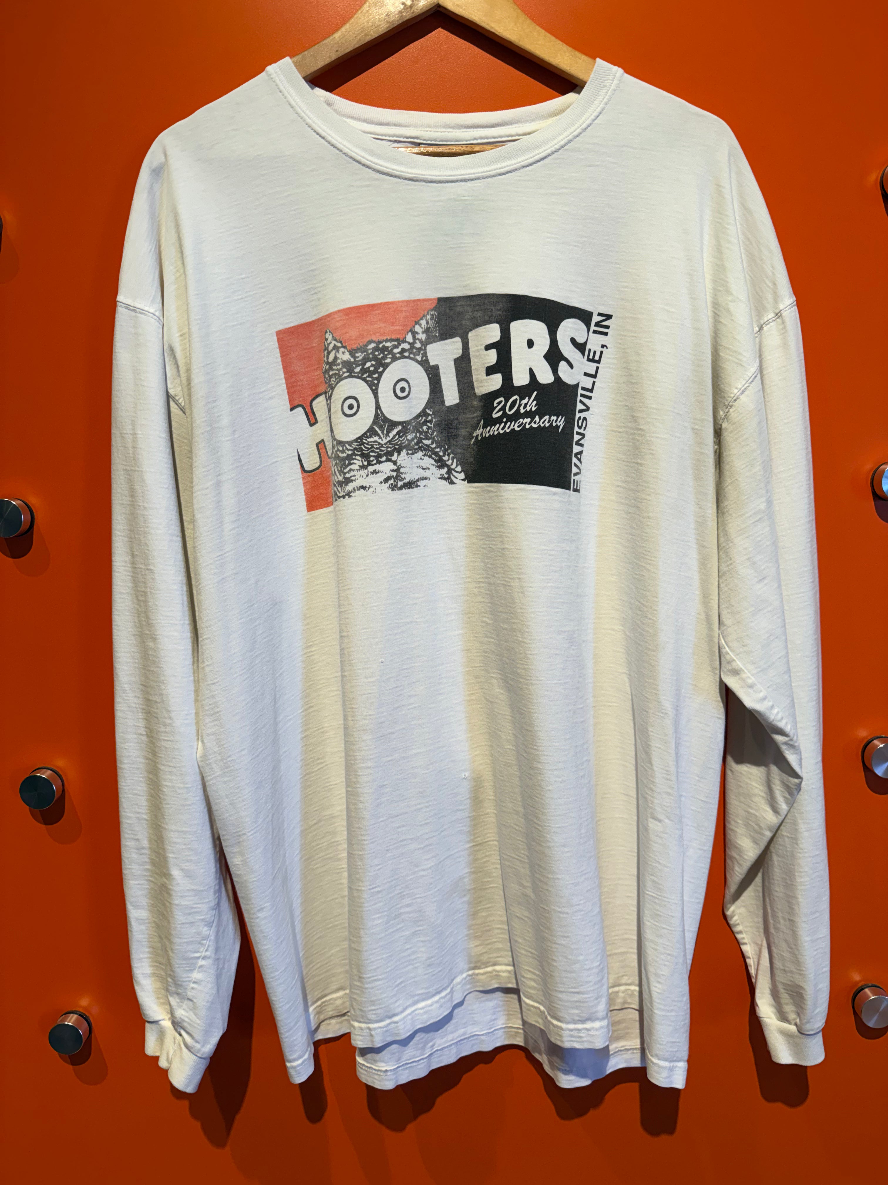 Vintage Evansville Indiana Hooters 20th Anniversary T-Shirt: XL