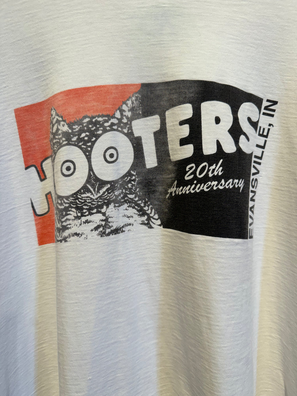 Vintage Evansville Indiana Hooters 20th Anniversary T-Shirt: XL
