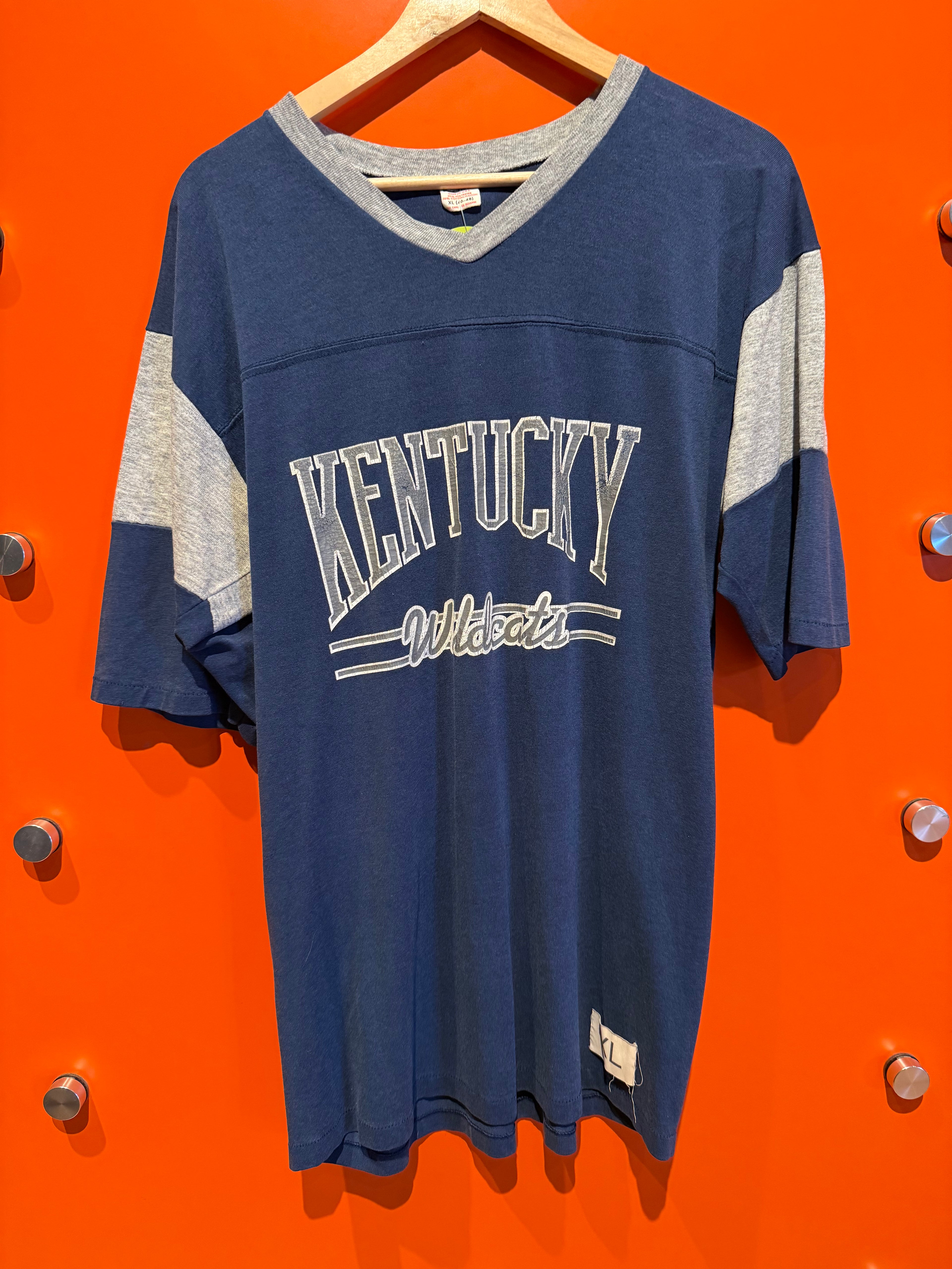 Vintage University of Kentucky Wildcats V-Neck Shirt: XL