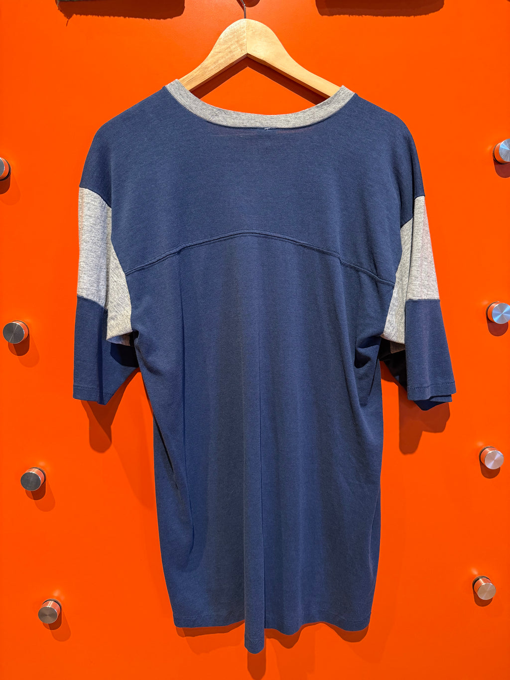 Vintage University of Kentucky Wildcats V-Neck Shirt: XL