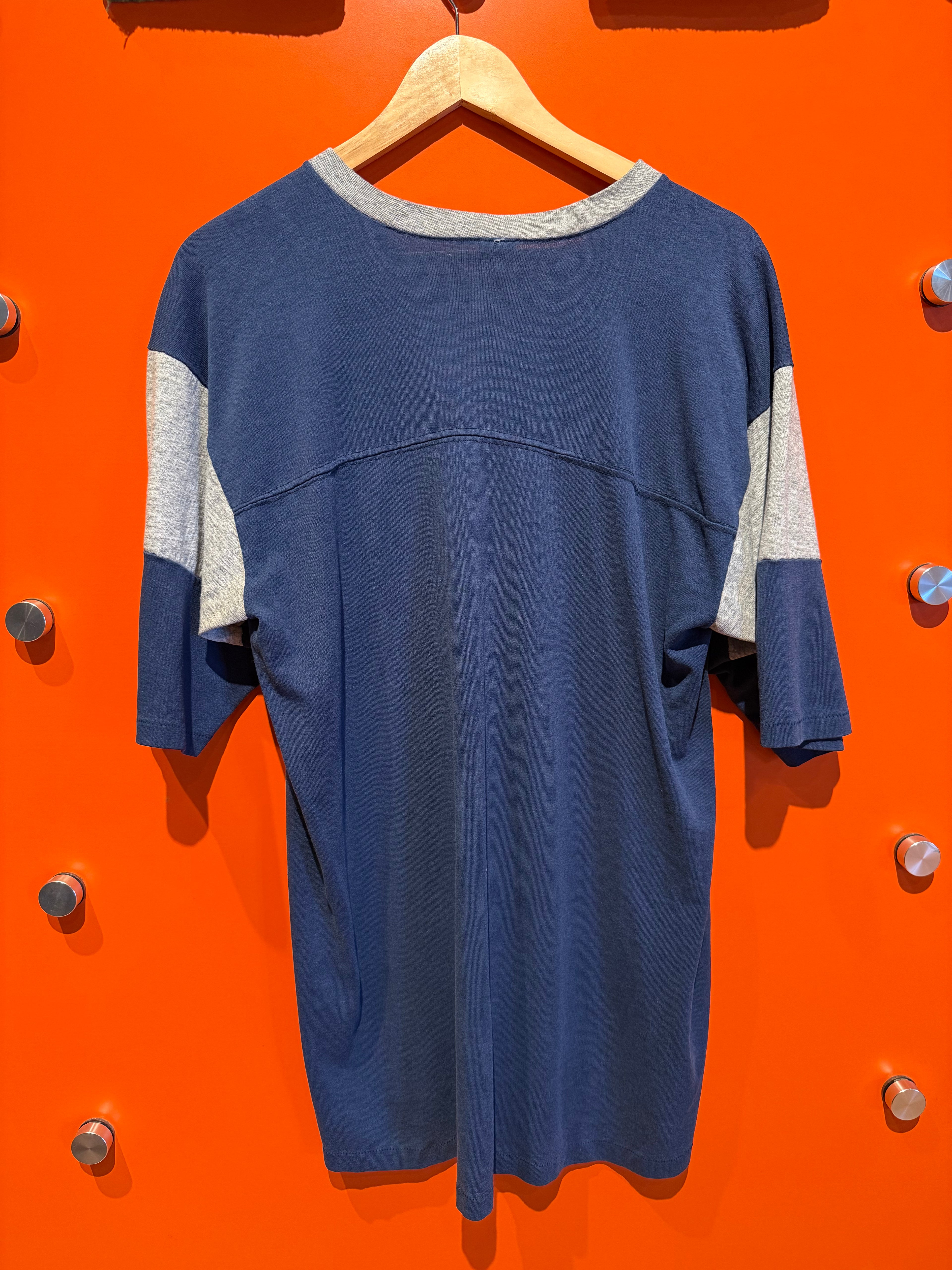 Vintage University of Kentucky Wildcats V-Neck Shirt: XL