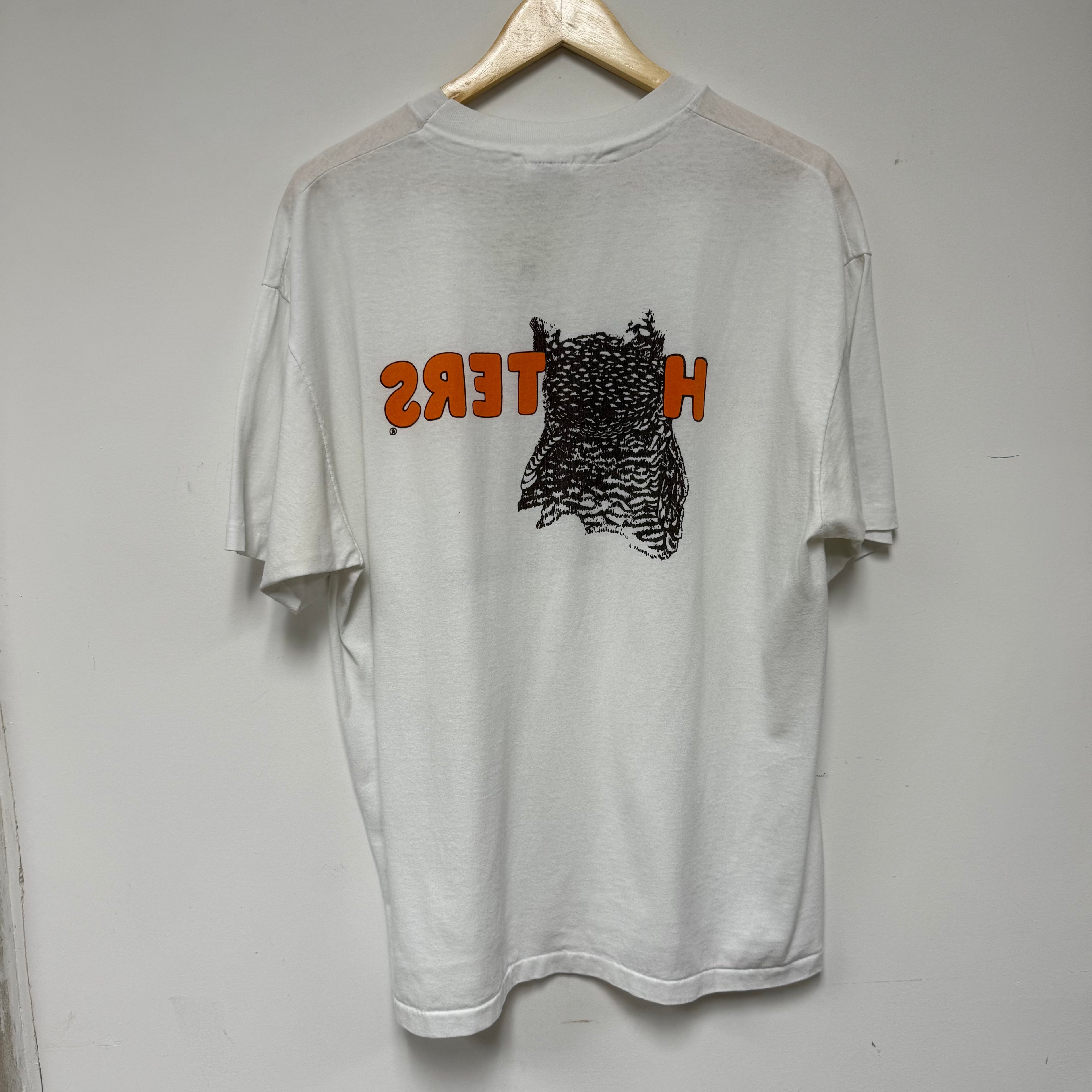 Vintage Hooters Tampa, Florida T-Shirt: XL