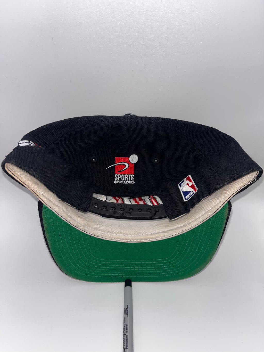 Vintage Chicago Bulls Grid NBA Sports Specialties Black Red Snapback Hat