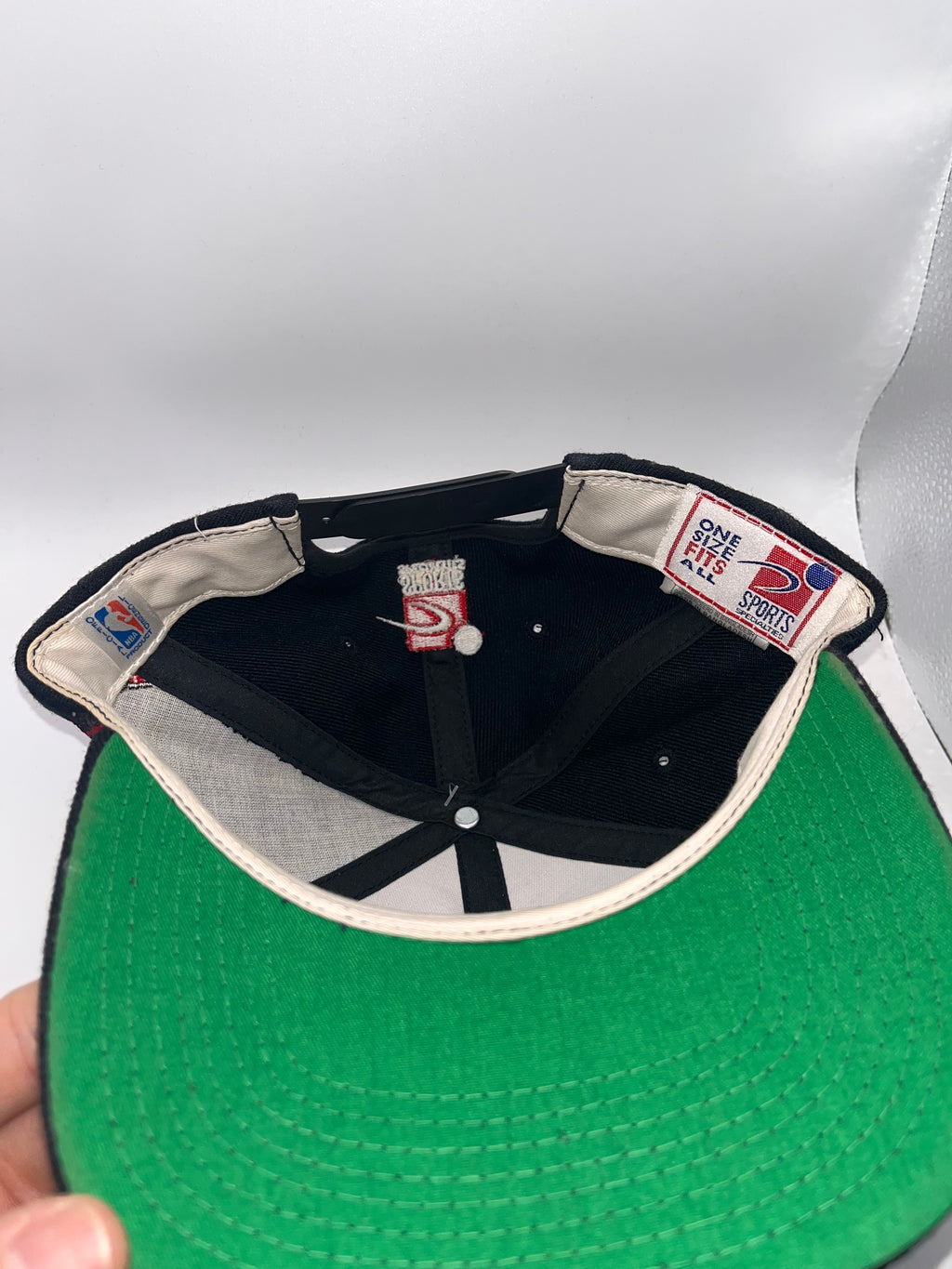 Vintage Chicago Bulls Grid NBA Sports Specialties Black Red Snapback Hat