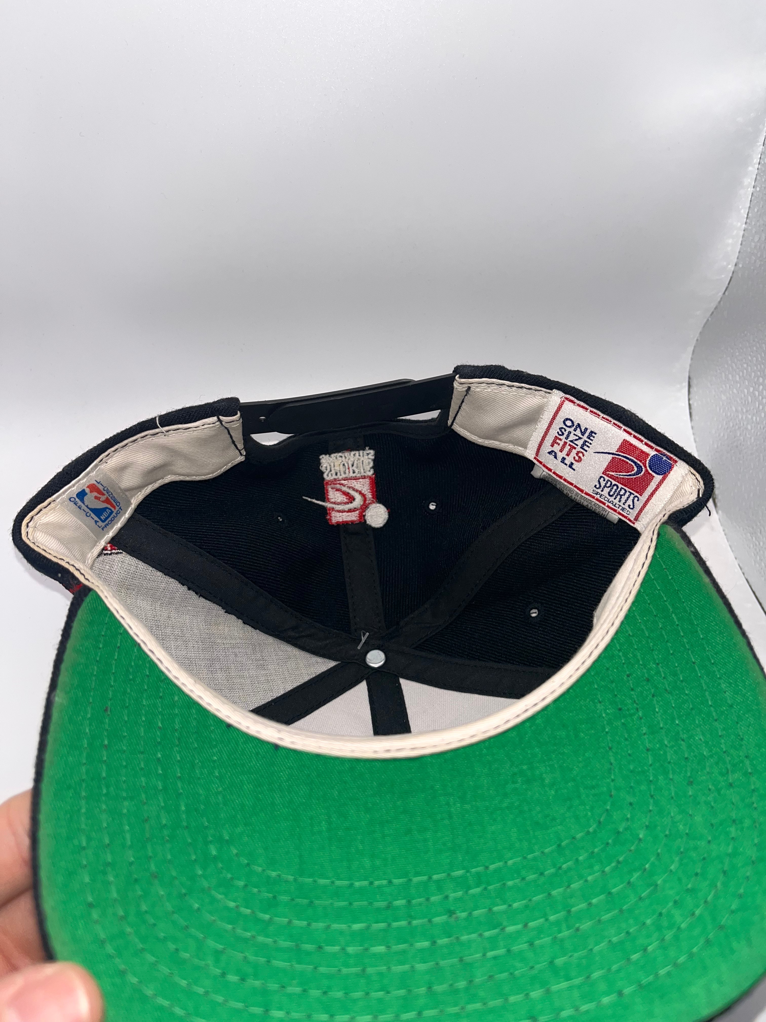 Vintage Chicago Bulls Grid NBA Sports Specialties Black Red Snapback Hat
