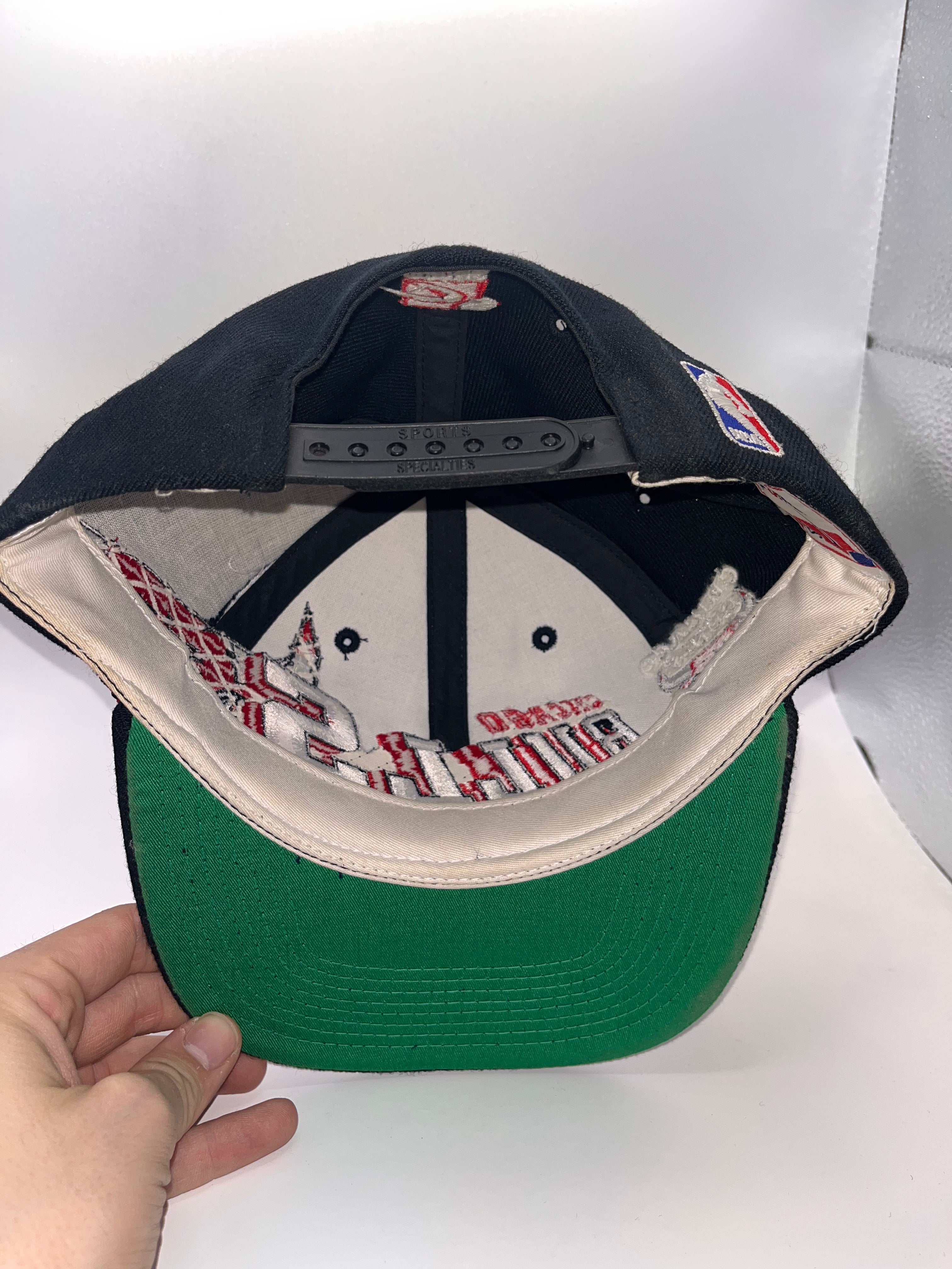 Vintage Chicago Bulls Grid NBA Sports Specialties Black Red Snapback Hat