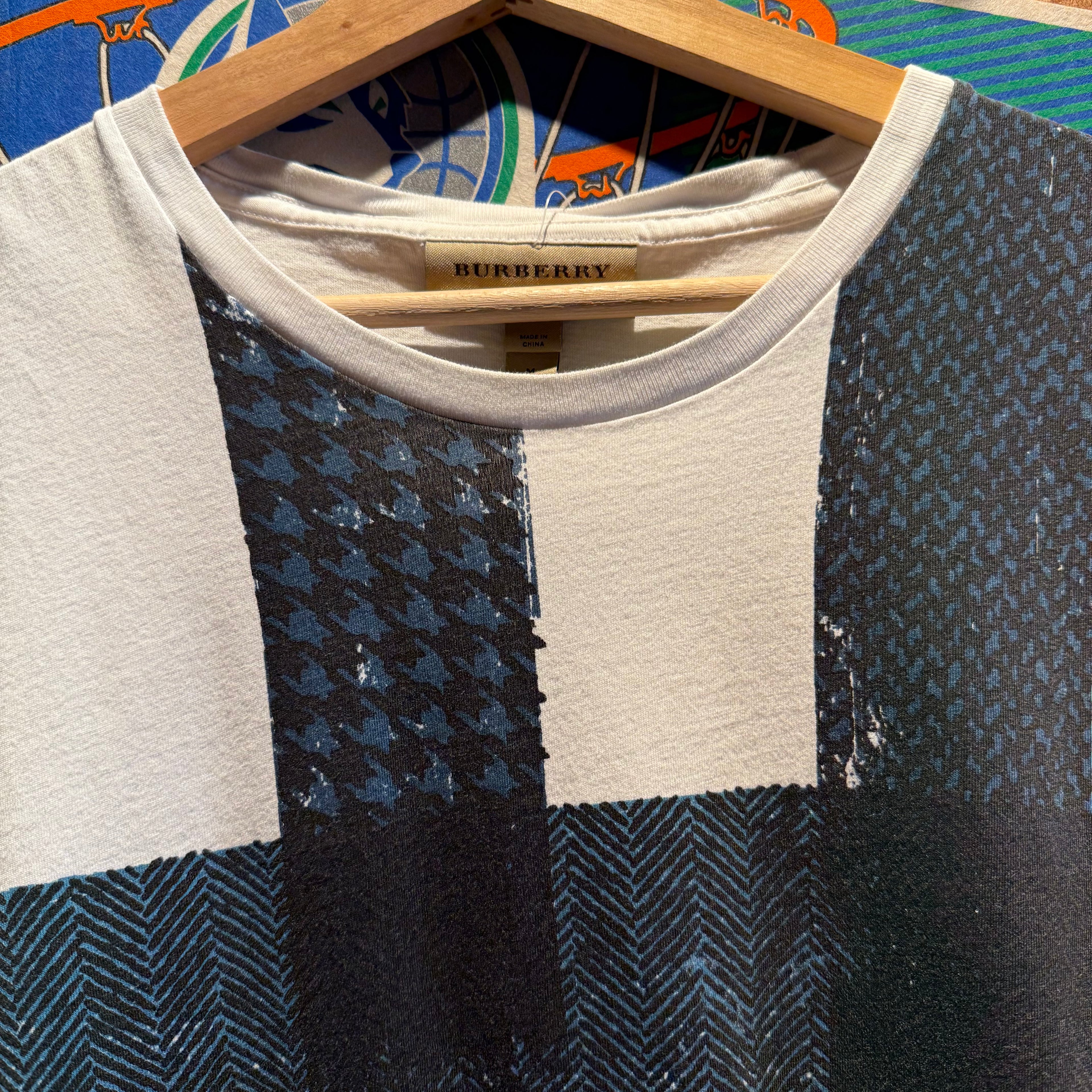 Vintage Burberry Graphic Design T-Shirt: M