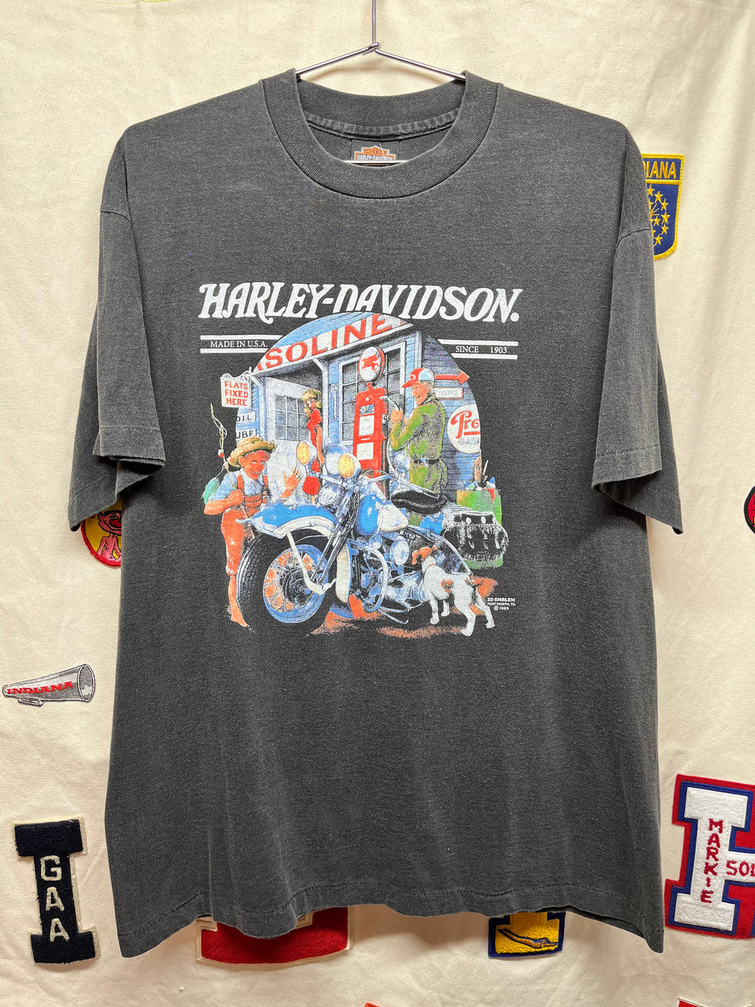 Vintage Harley Davidson 3D Emblem Gas Station The Saturday Evening Post Rockwell T-Shirt: XL