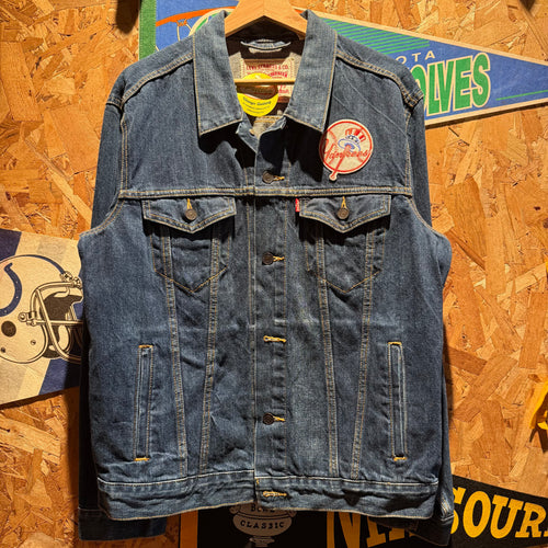 Levi's MLB New York Yankees Patch Stitched Denim Trucker Jean Jacket: Large