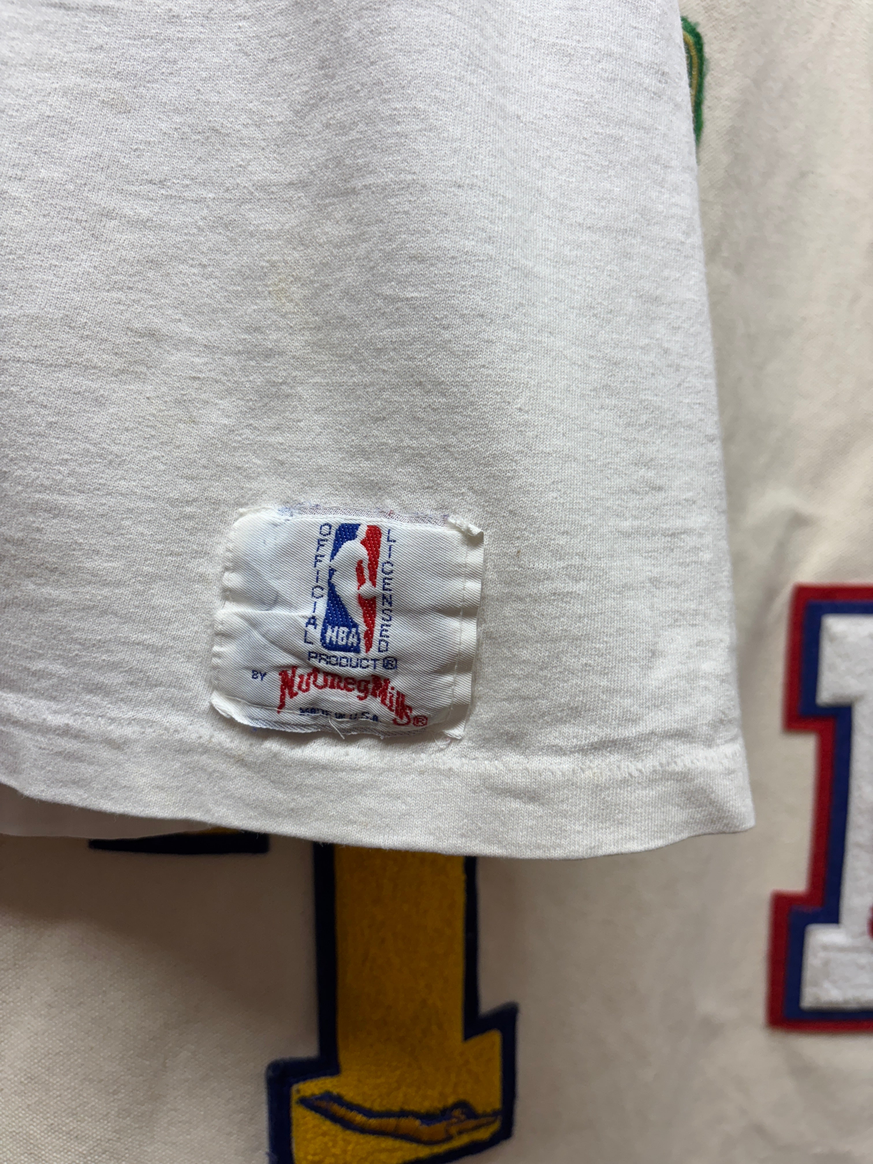 Vintage Isiah Thomas Detroit Pistons Nutmeg Basketball Card T-Shirt: Large