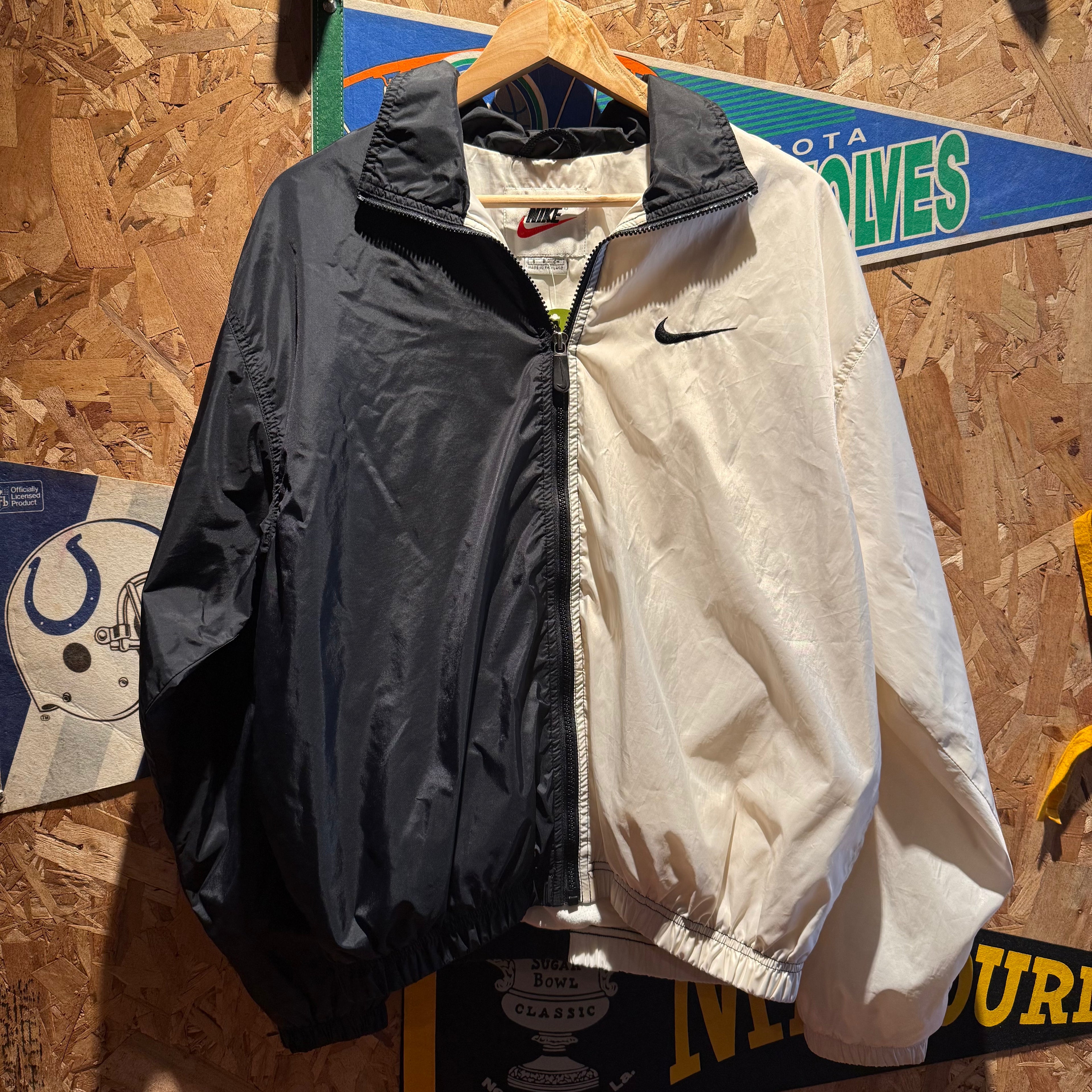 Vintage Nike Full-Zip Black and White Windbreaker Sport Jacket: S