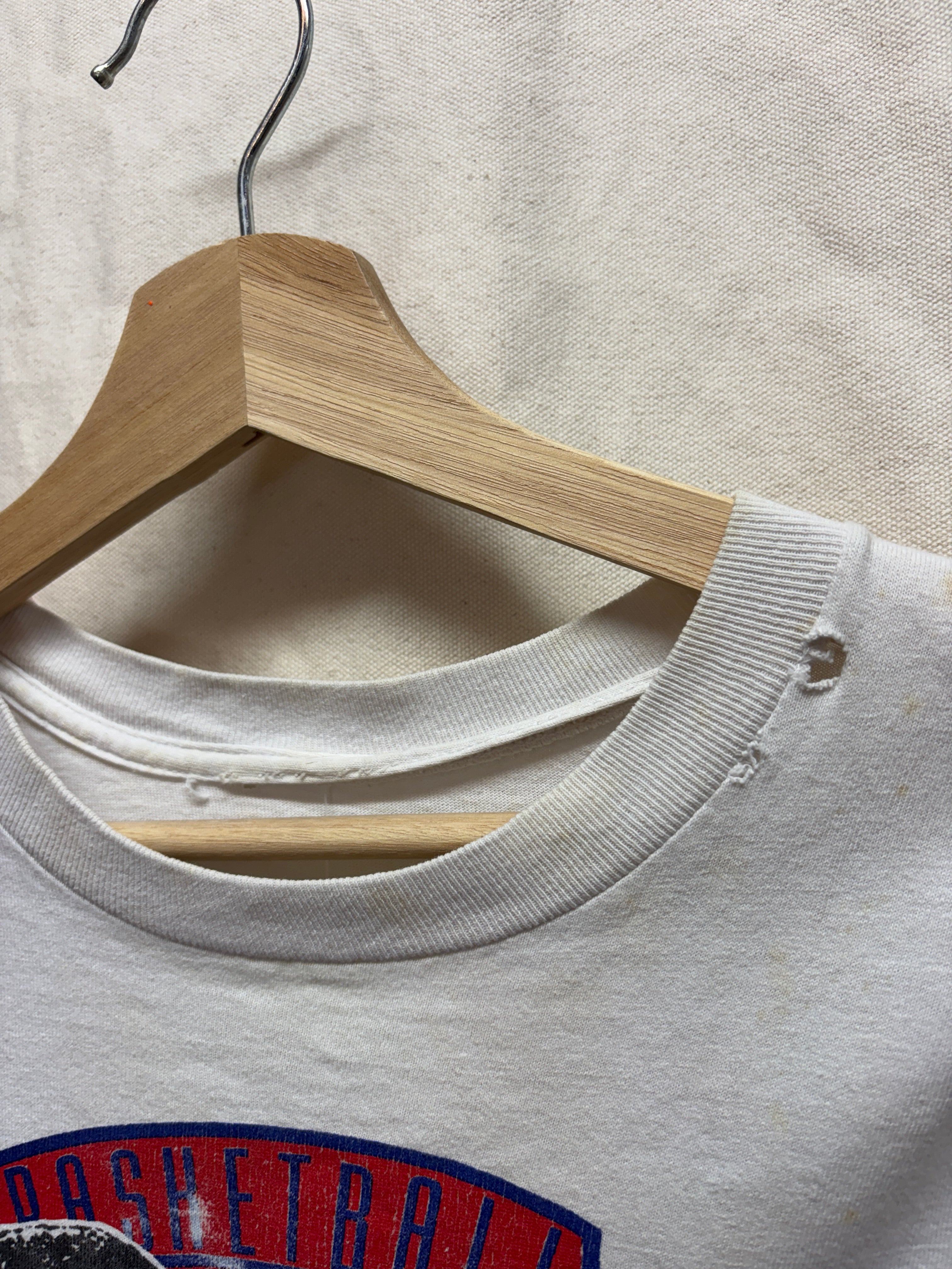 Vintage Isiah Thomas Detroit Pistons Nutmeg Basketball Card T-Shirt: Large