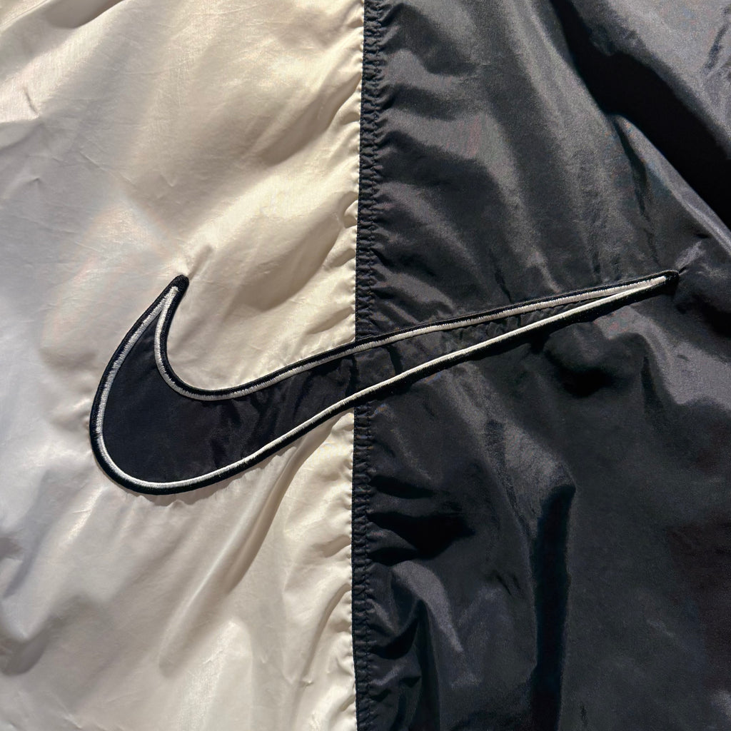 Vintage Nike Full-Zip Black and White Windbreaker Sport Jacket: S
