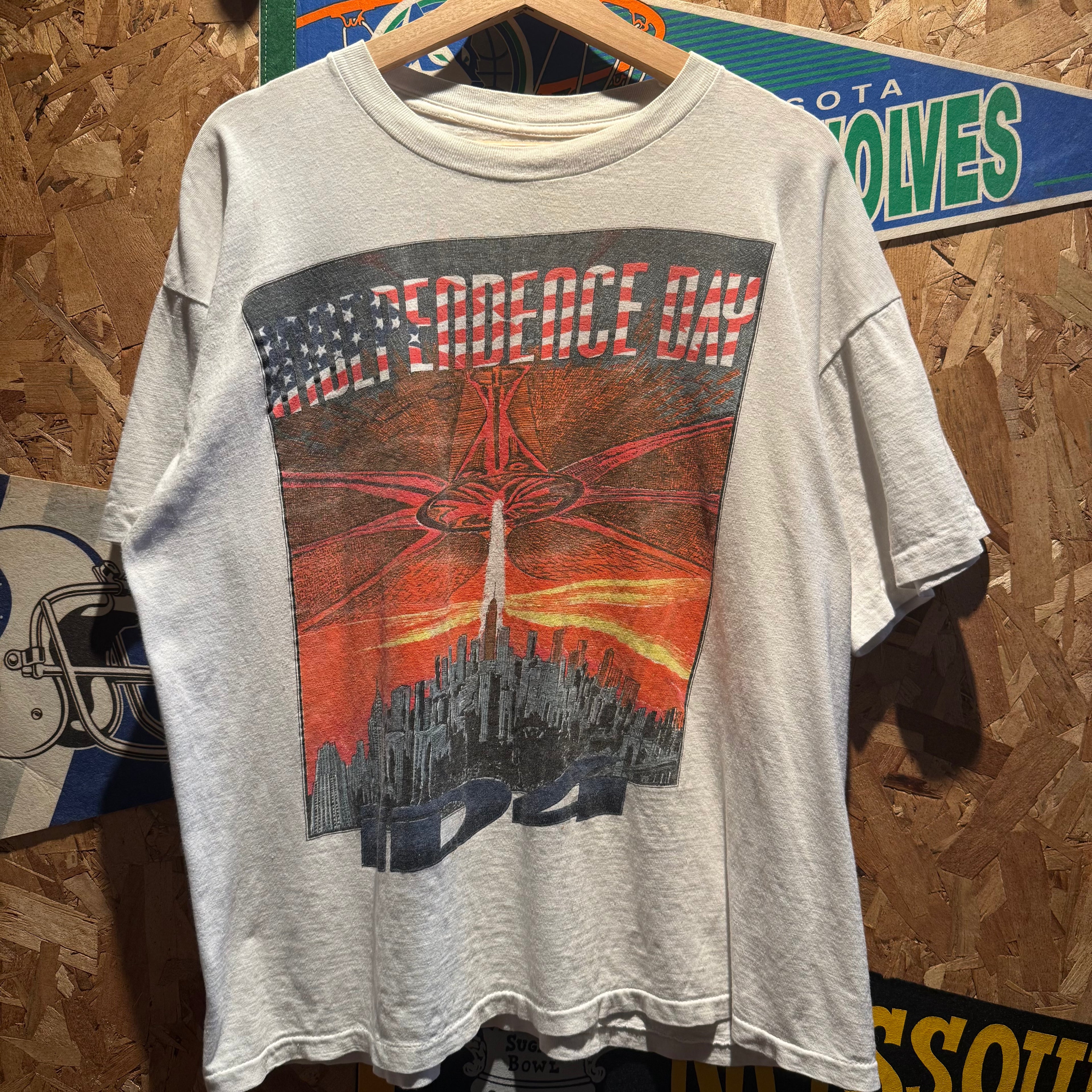 Vintage 1996 Independence Day 4 Movie T-Shirt: XL