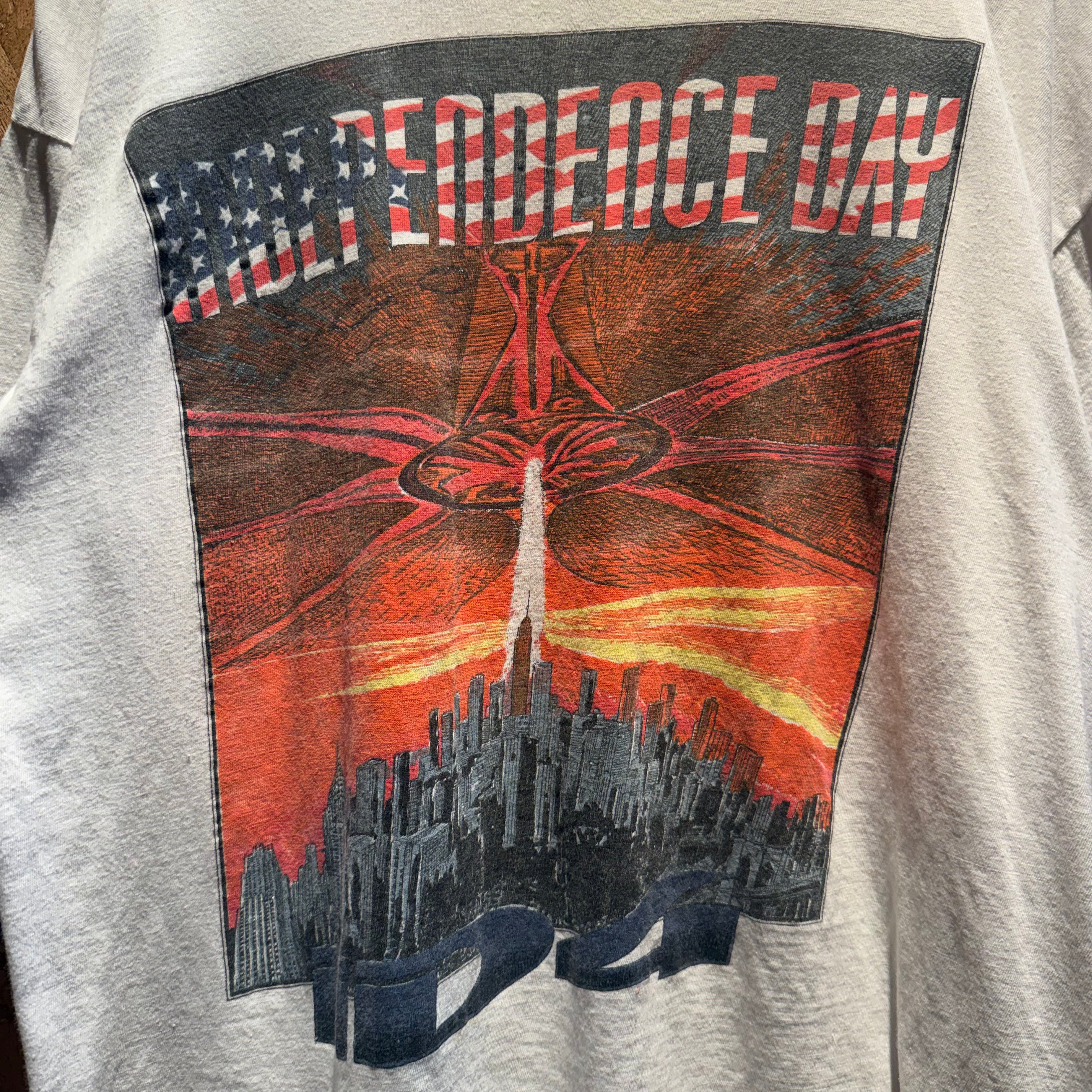 Vintage 1996 Independence Day 4 Movie T-Shirt: XL