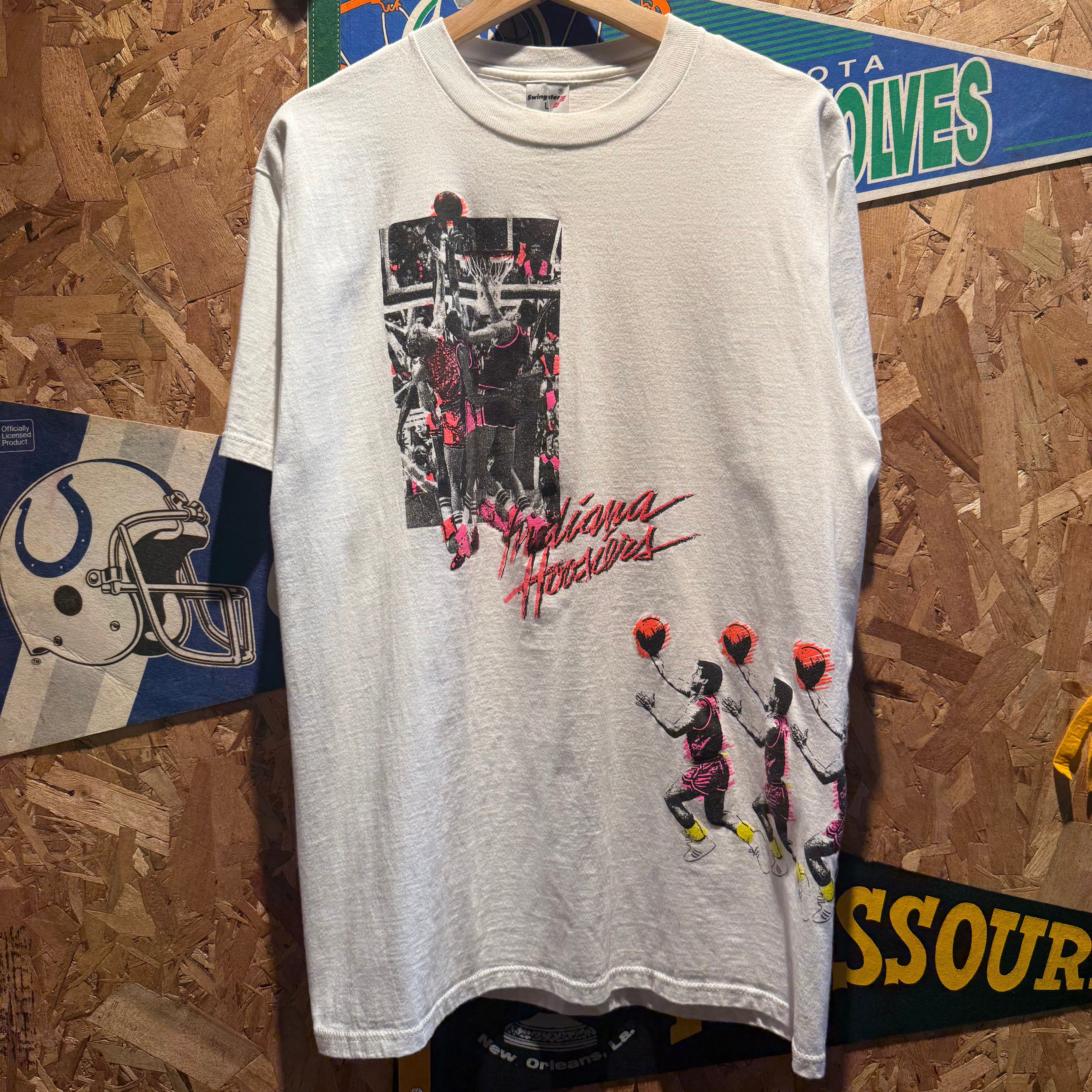 Vintage Indiana University IU Hoosiers Basketball Graphic T-Shirt: L