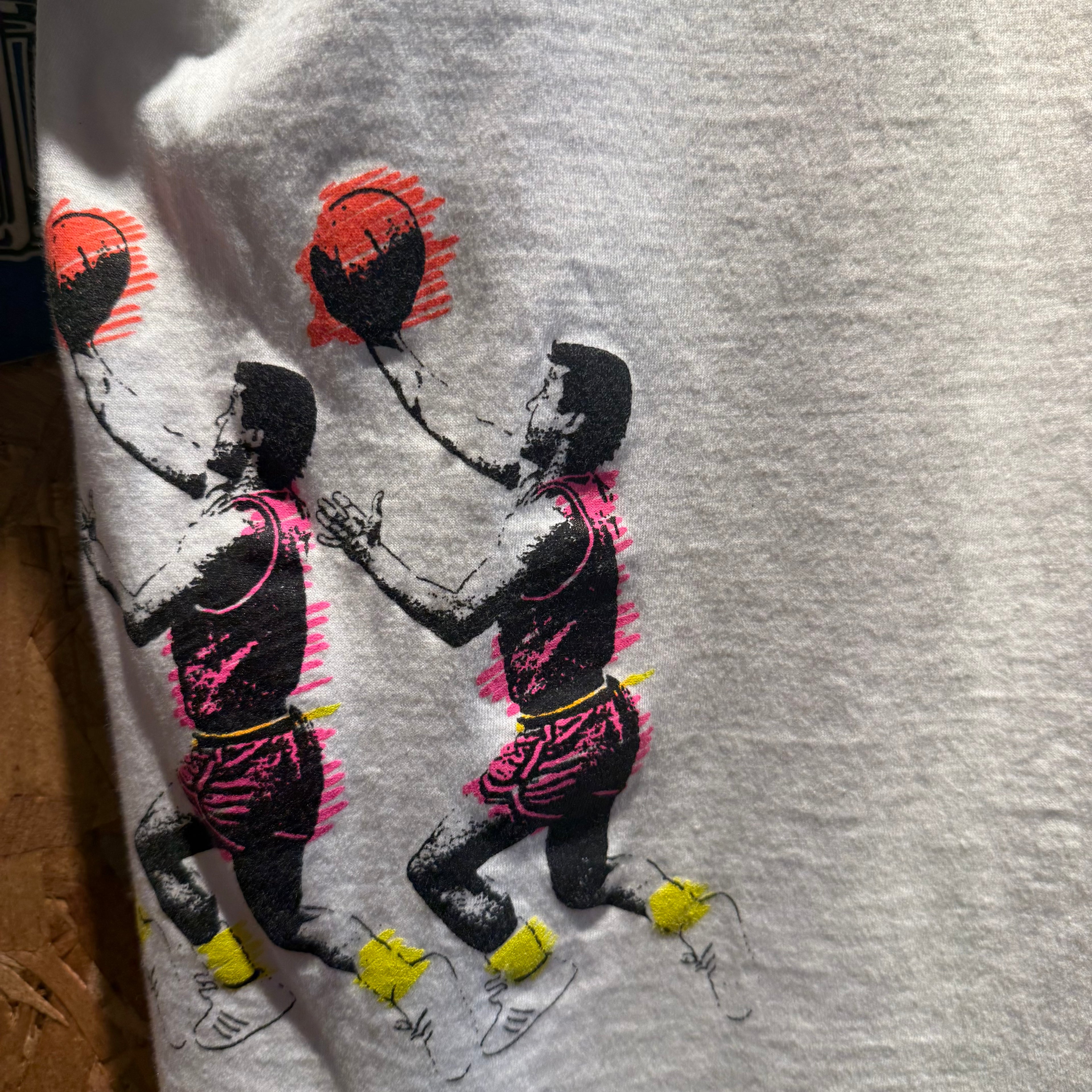 Vintage Indiana University IU Hoosiers Basketball Graphic T-Shirt: L
