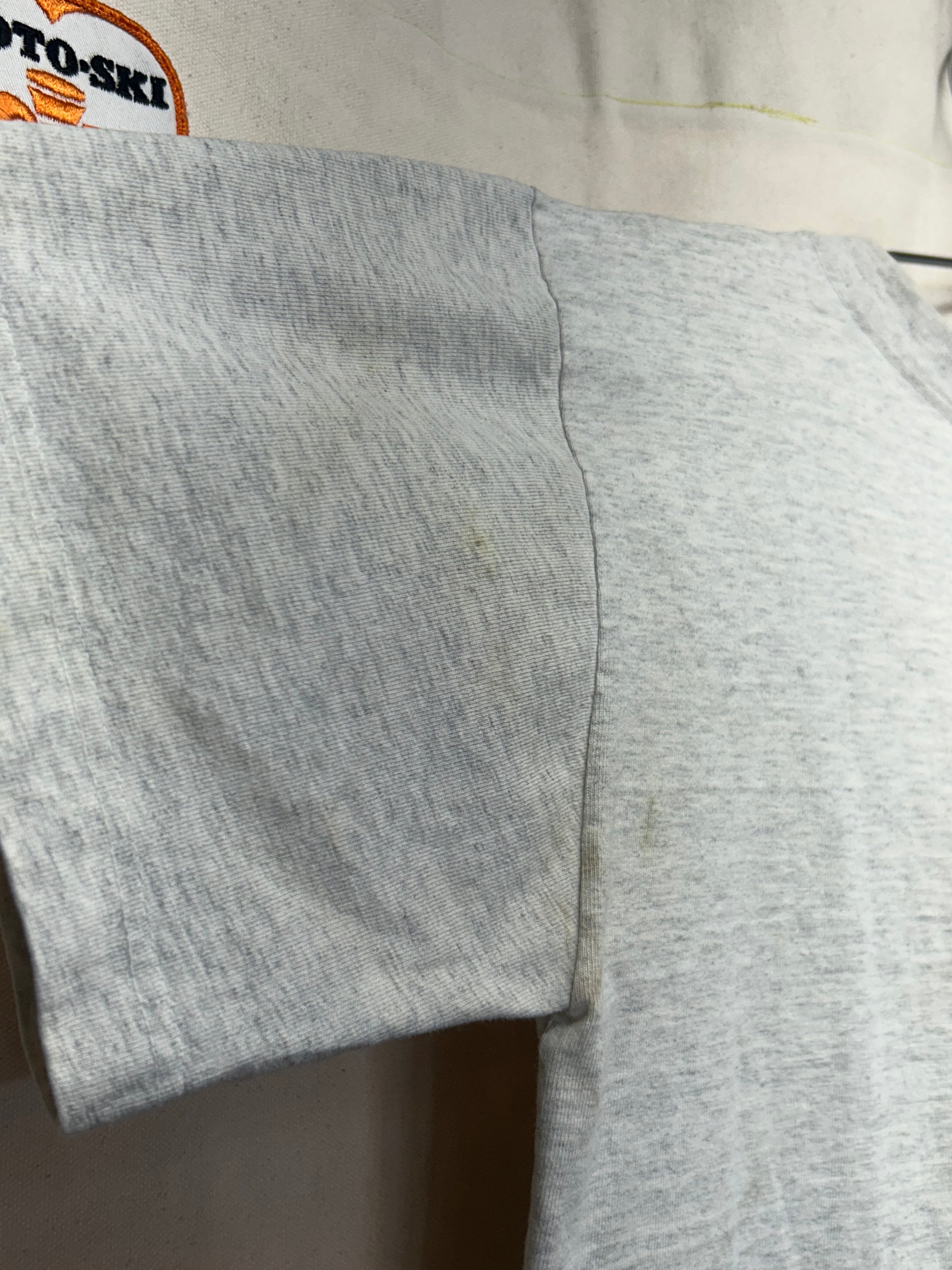 Vintage UCONN Connecticut 90's Huskies Basketball Grey T-Shirt: M