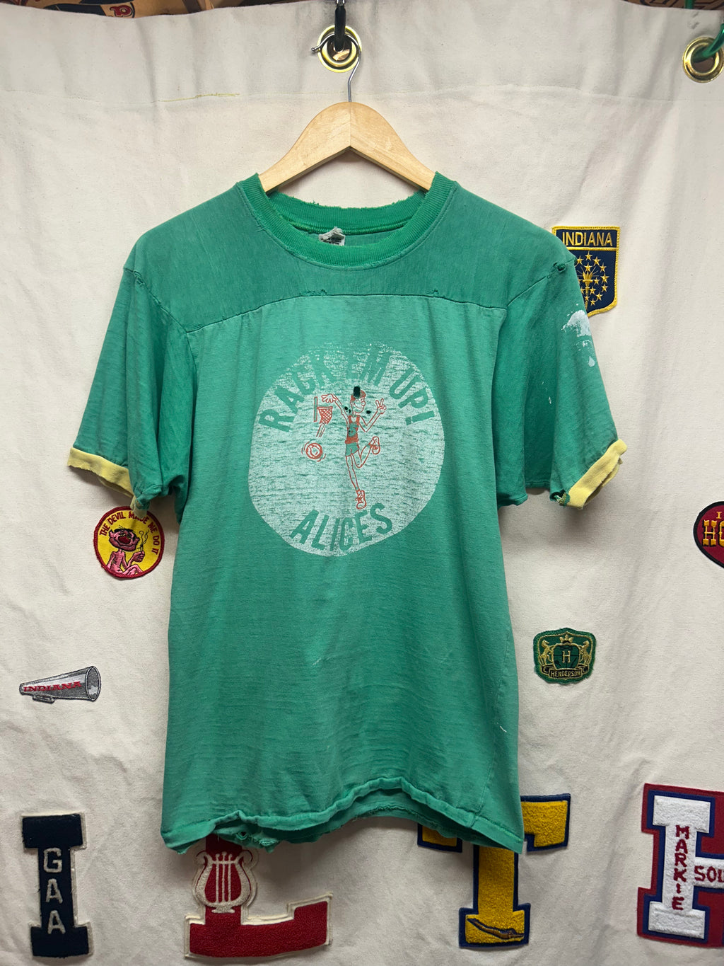 Vintage 1970s Vincennes Lincoln Rack Em Up! Alices Basketball T-Shirt: M